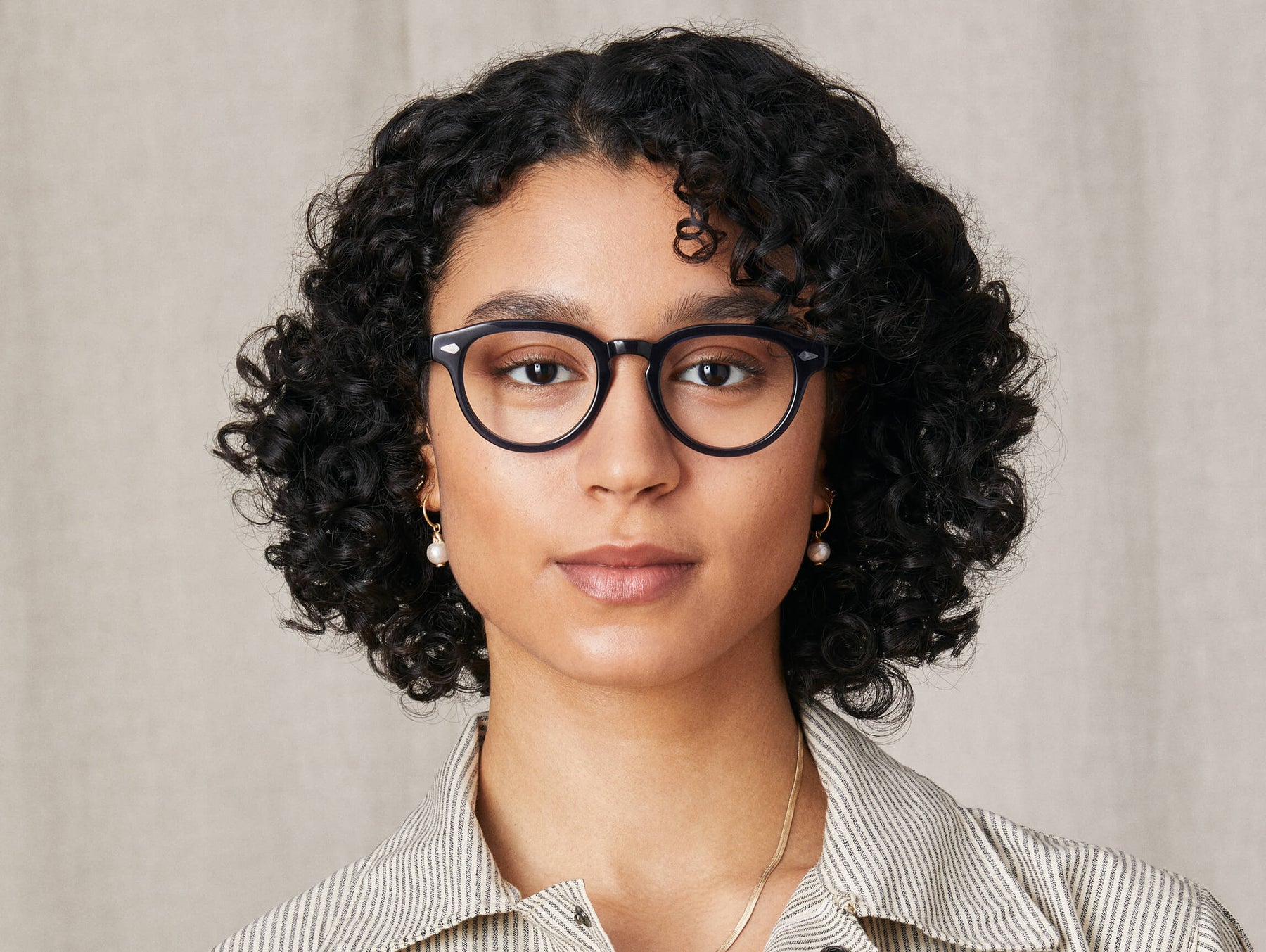 Model is wearing The MAYDELA in size 49 in Navy Model is wearing The MAYDELA in size 49 in Navy