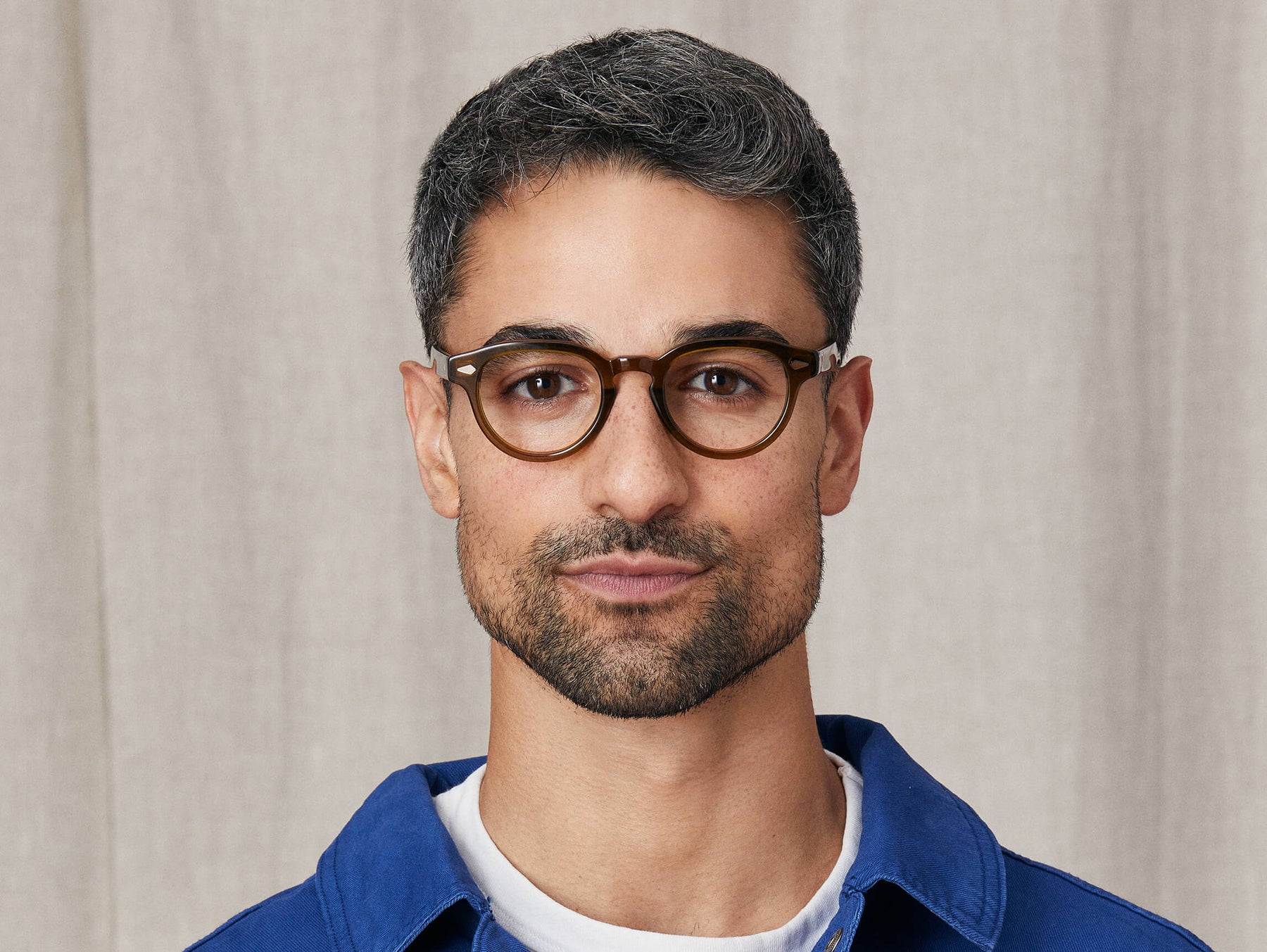 Model is wearing The MAYDELA in size 46 in Olive Brown Model is wearing The MAYDELA in size 46 in Olive Brown