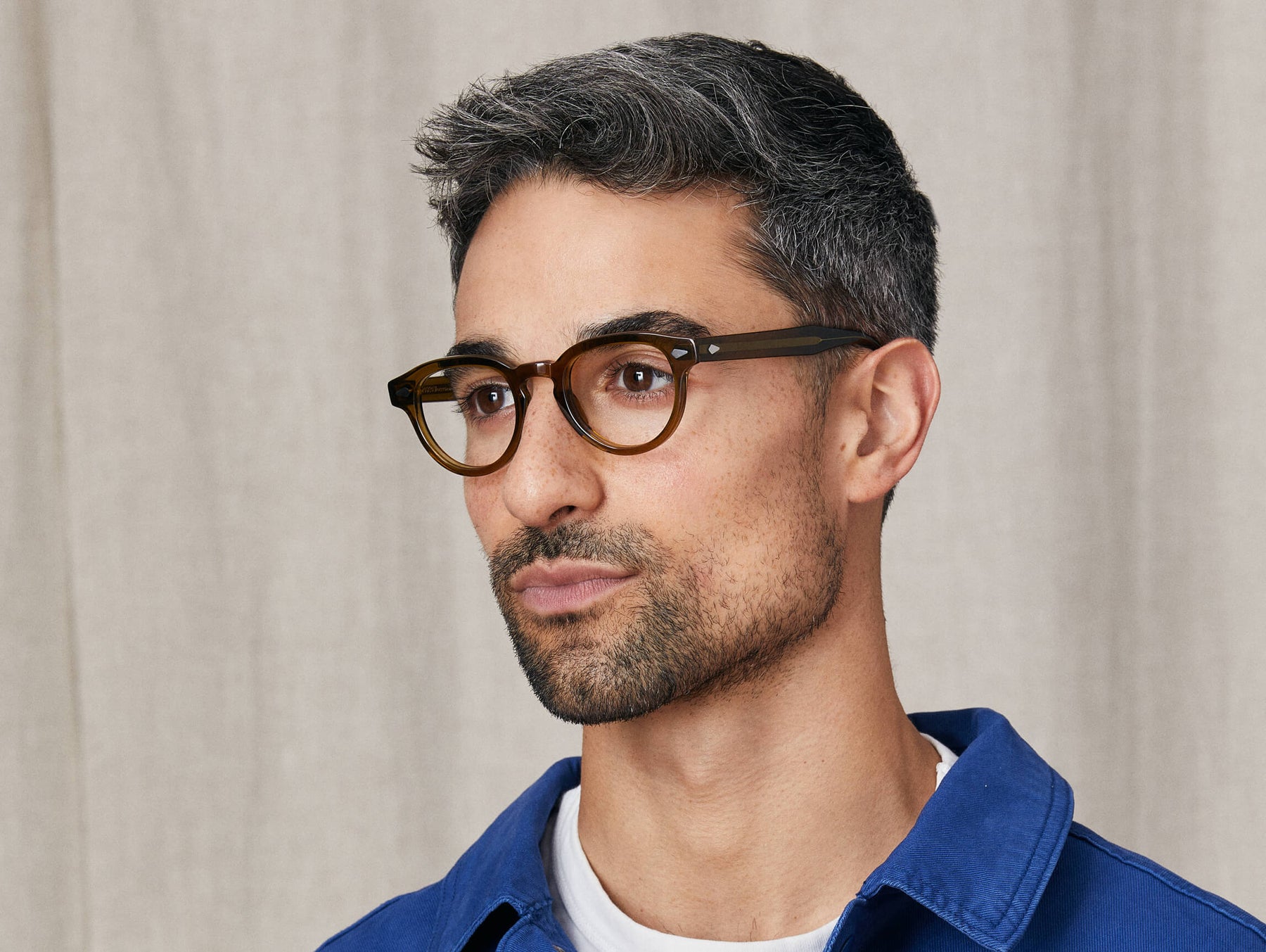 Model is wearing The MAYDELA in size 46 in Olive Brown Model is wearing The MAYDELA in size 46 in Olive Brown