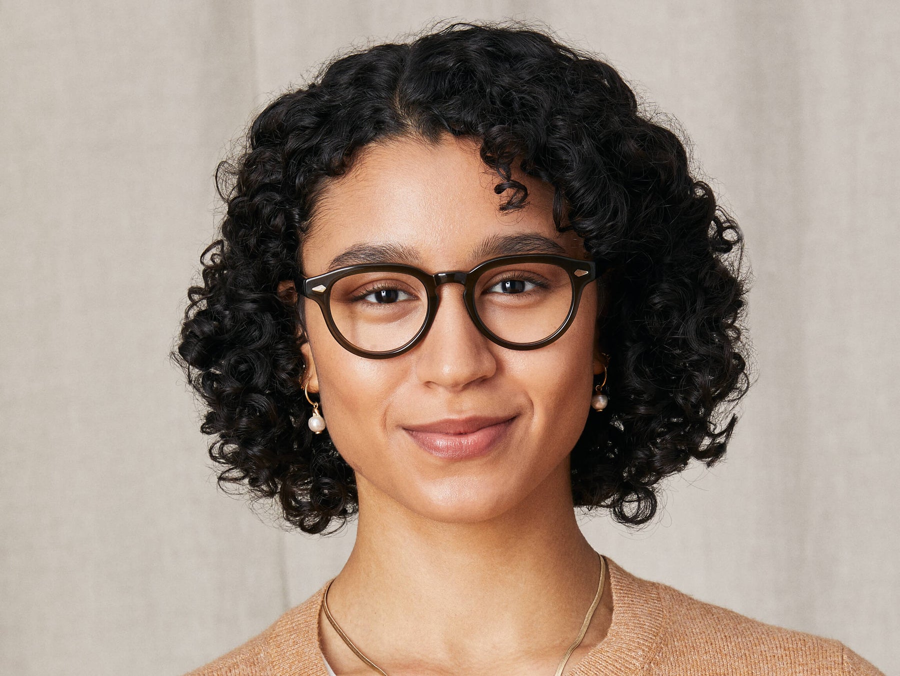 Model is wearing The MAYDELA in size 49 in Dark Green Model is wearing The MAYDELA in size 49 in Dark Green