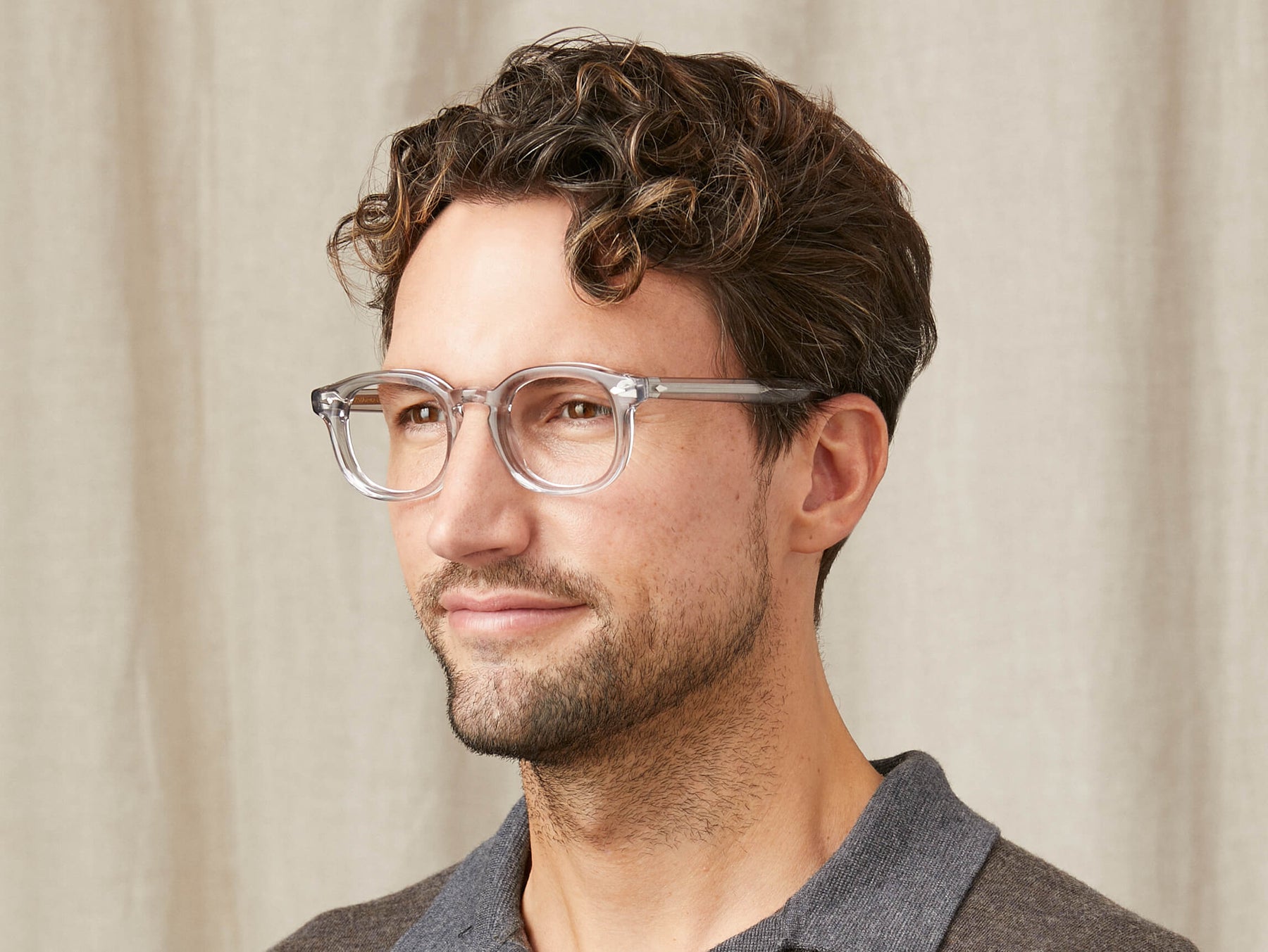 Model is wearing The MEKLER in size 49 in Light Grey Model is wearing The MEKLER in size 49 in Light Grey