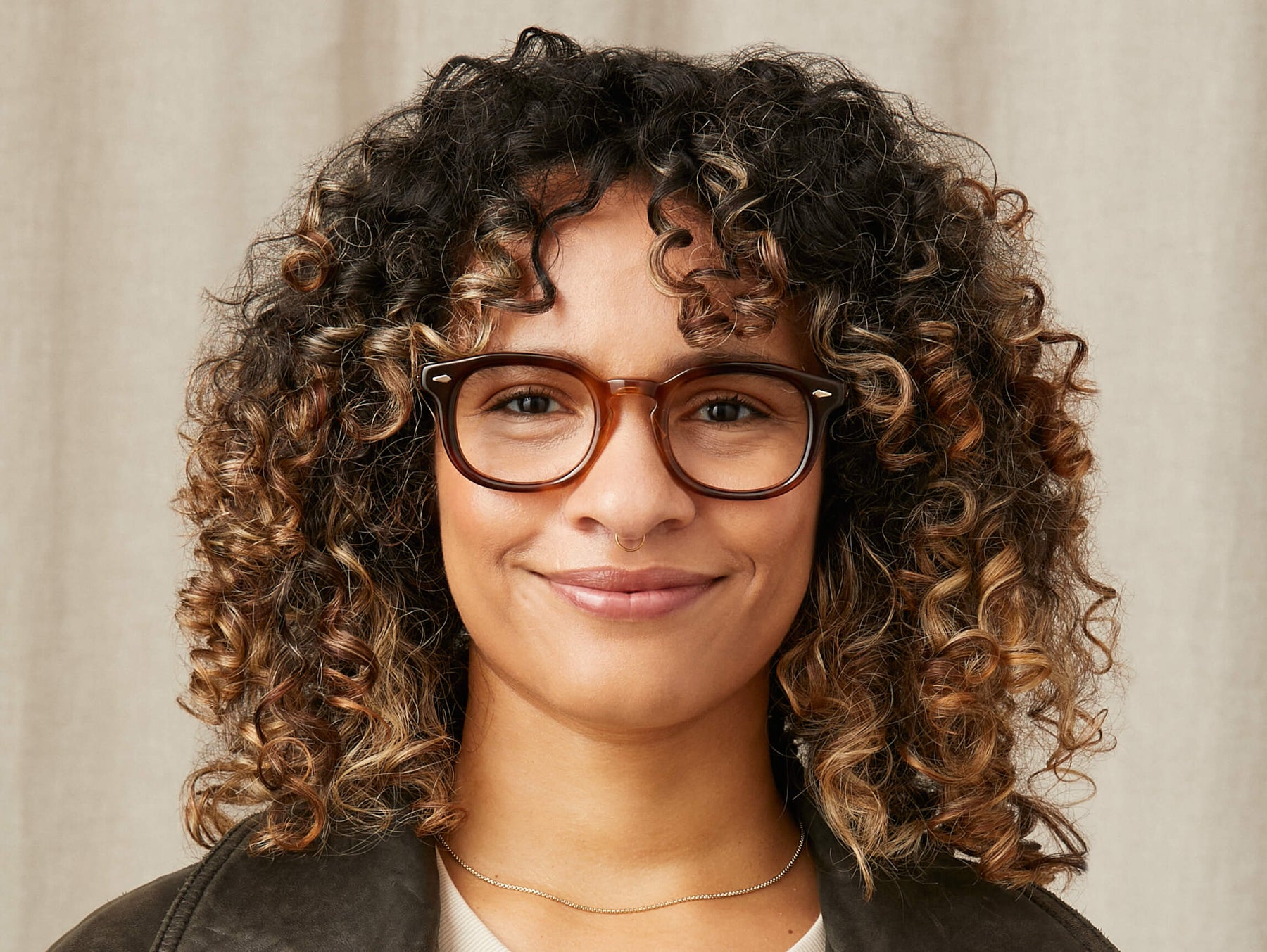 Model is wearing The MEKLER in size 49 in Tobacco Model is wearing The MEKLER in size 49 in Tobacco