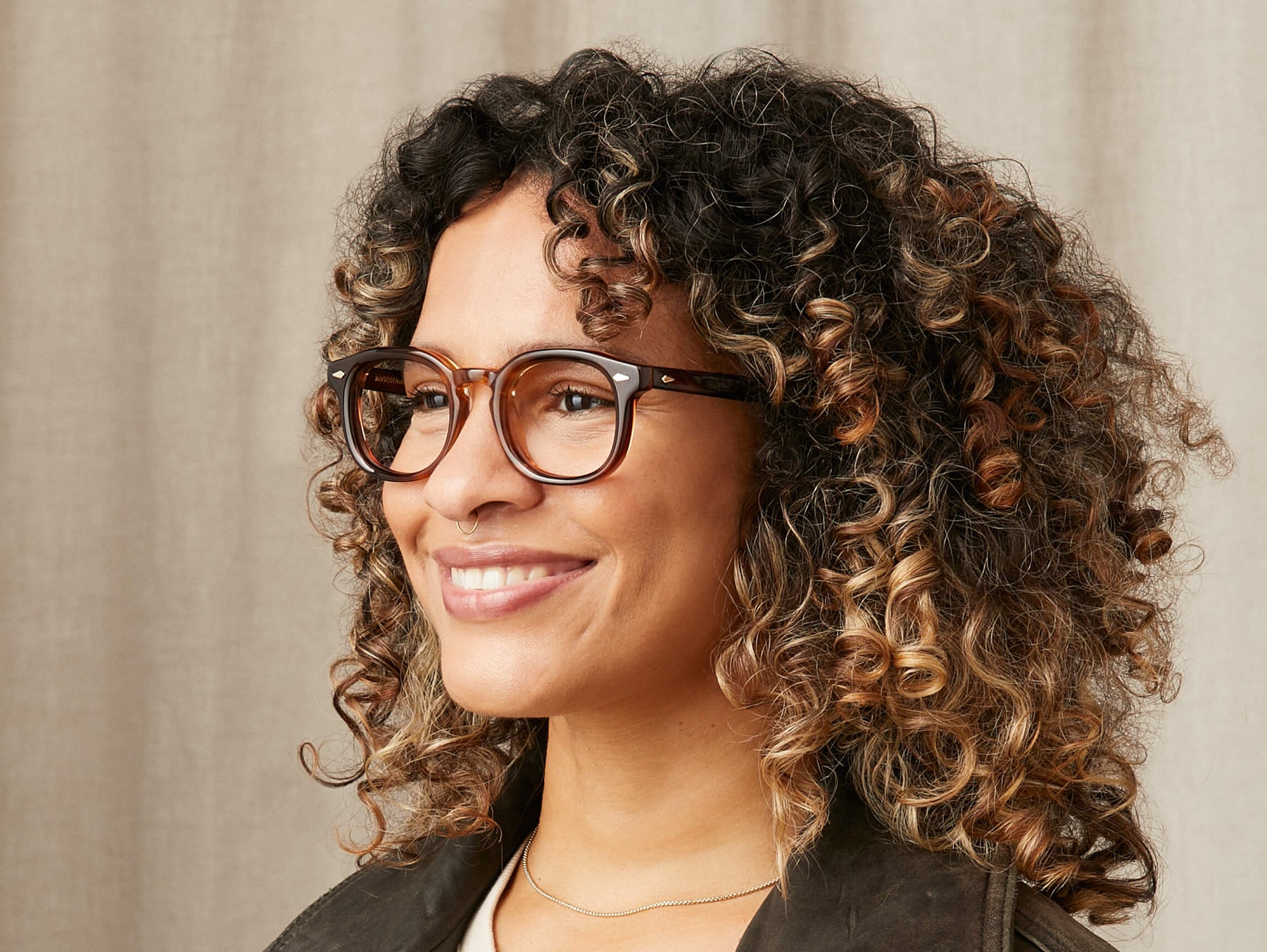 Model is wearing The MEKLER in size 49 in Tobacco Model is wearing The MEKLER in size 49 in Tobacco