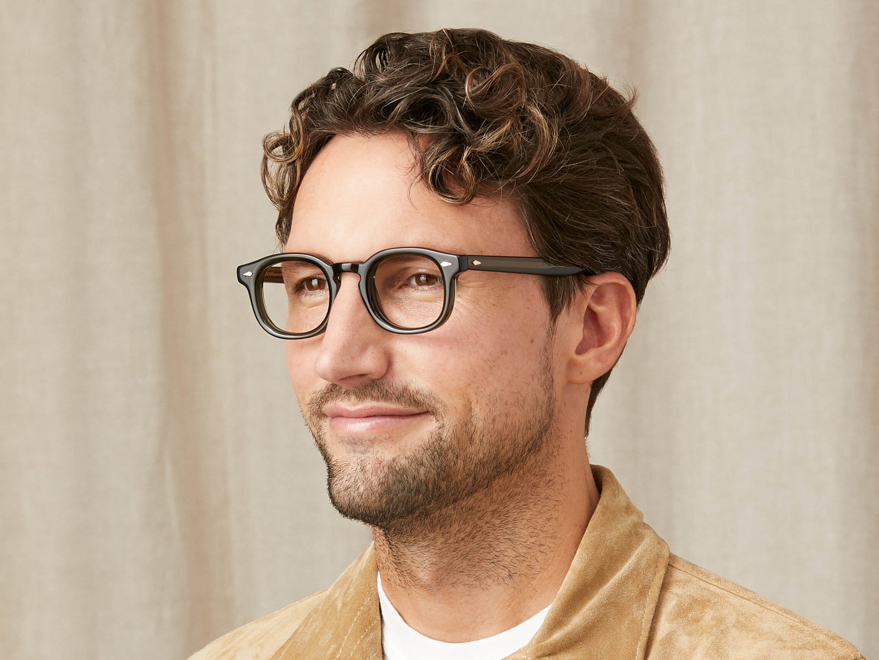 Model is wearing The MEKLER in size 46 in Dark Green Model is wearing The MEKLER in size 46 in Dark Green