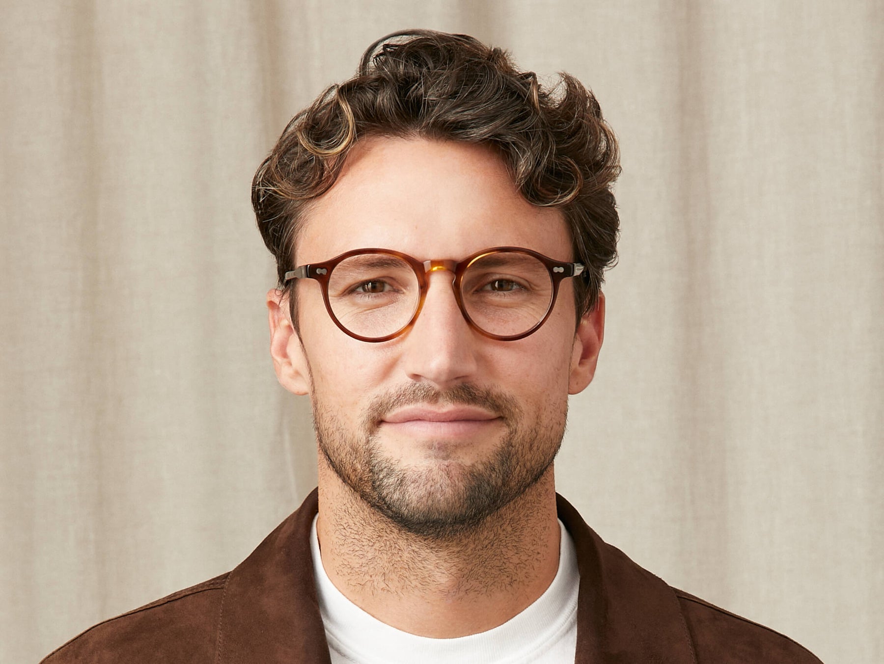 Model is wearing The MILTZEN in size 46 in Tobacco Model is wearing The MILTZEN in size 46 in Tobacco