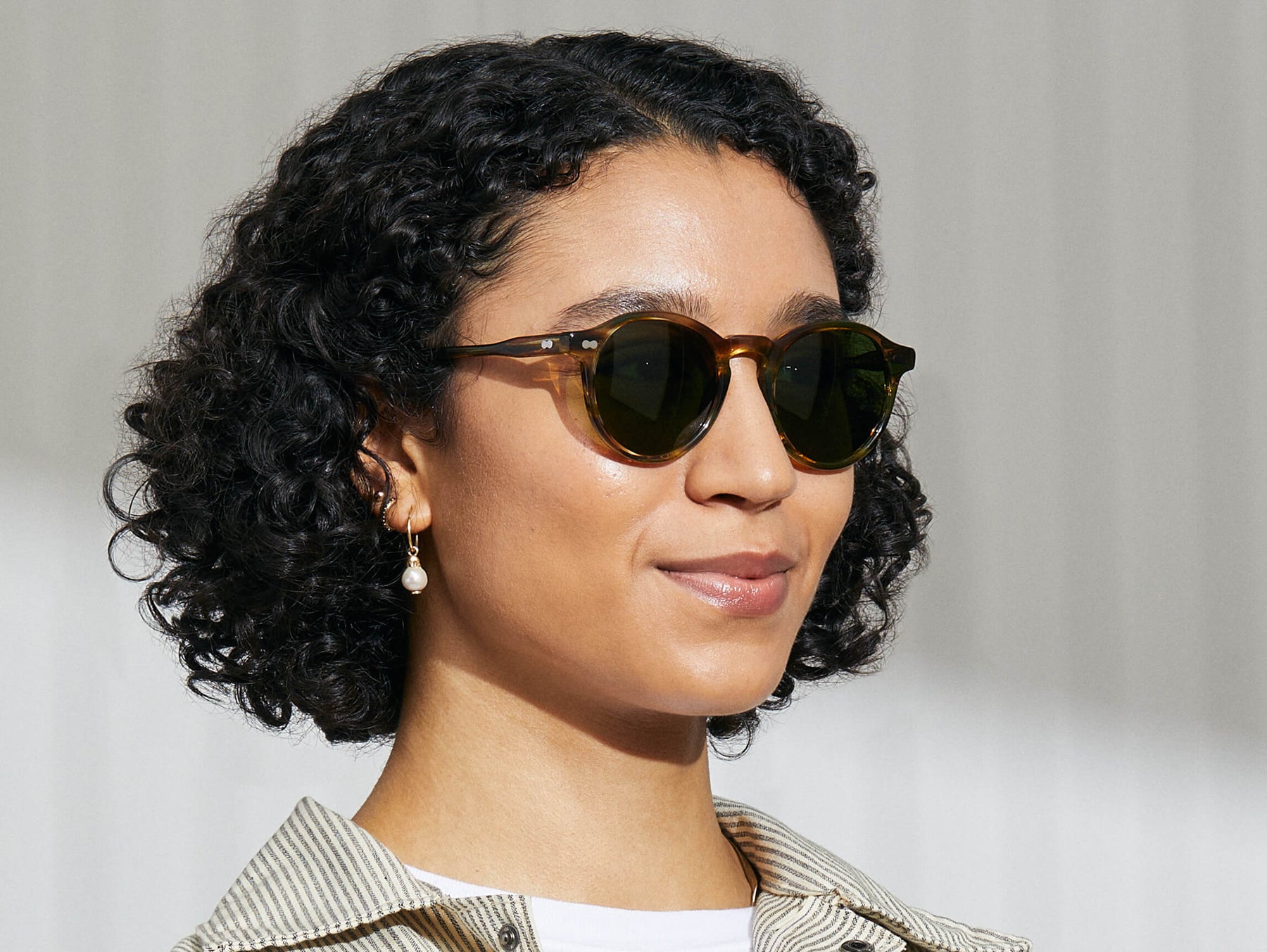 Model is wearing The MILTZEN SUN in Bamboo in size 49 with Calibar Green Glass Lenses Model is wearing The MILTZEN SUN in Bamboo in size 49 with Calibar Green Glass Lenses