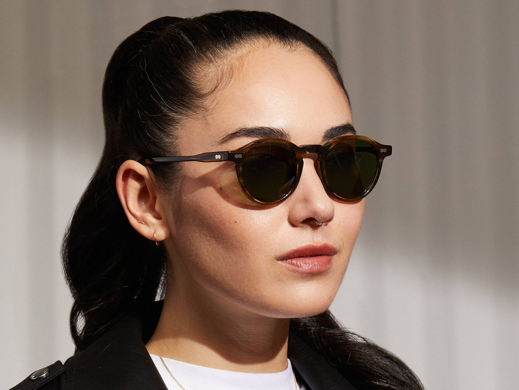 Model is wearing The MILTZEN SUN in Bark in size 44 with G-15 Glass Lenses Model is wearing The MILTZEN SUN in Bark in size 44 with G-15 Glass Lenses
