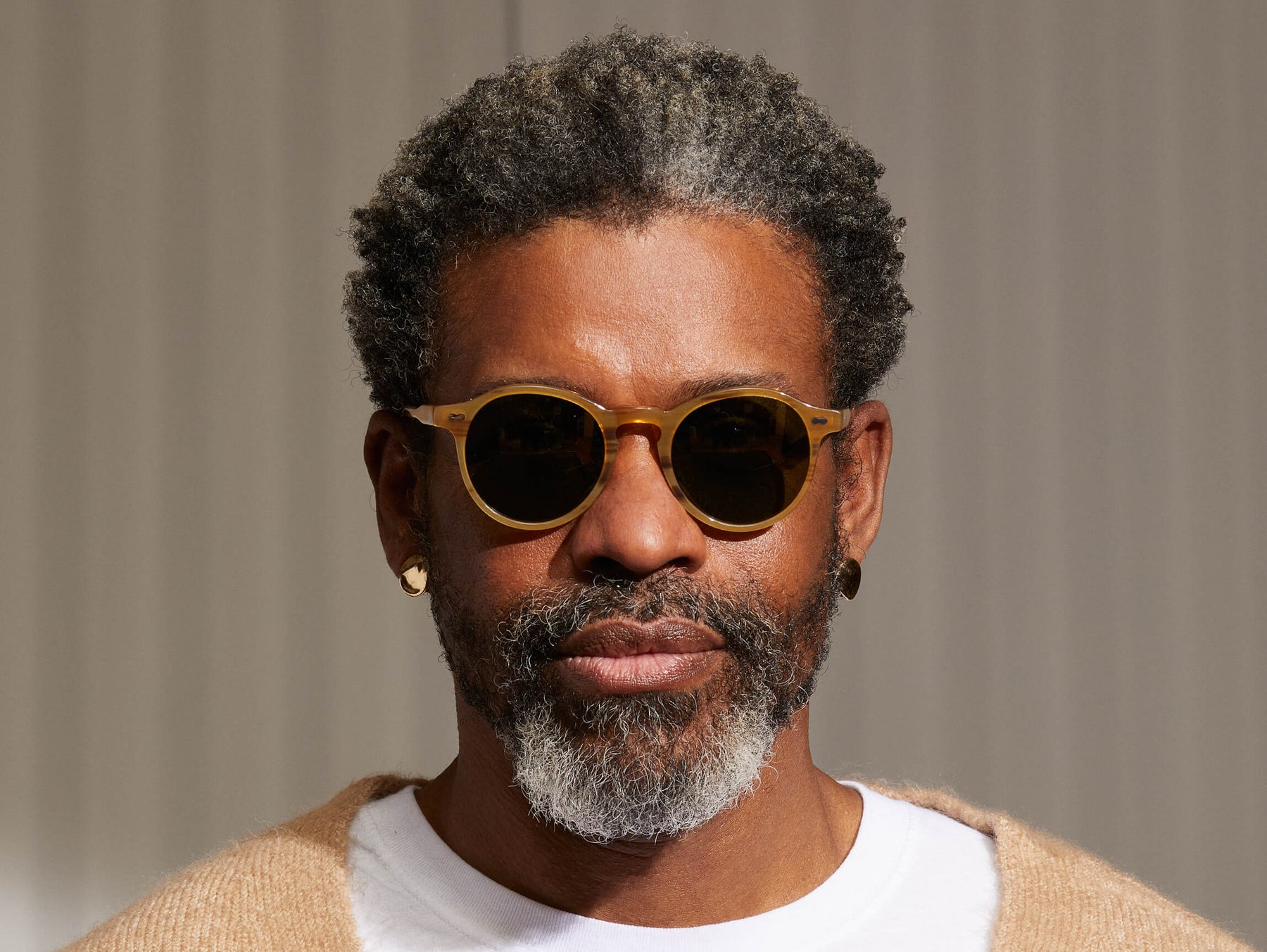 Model is wearing The MILTZEN SUN in Blonde in size 49 with Calibar Green Glass Lenses Model is wearing The MILTZEN SUN in Blonde in size 49 with Calibar Green Glass Lenses