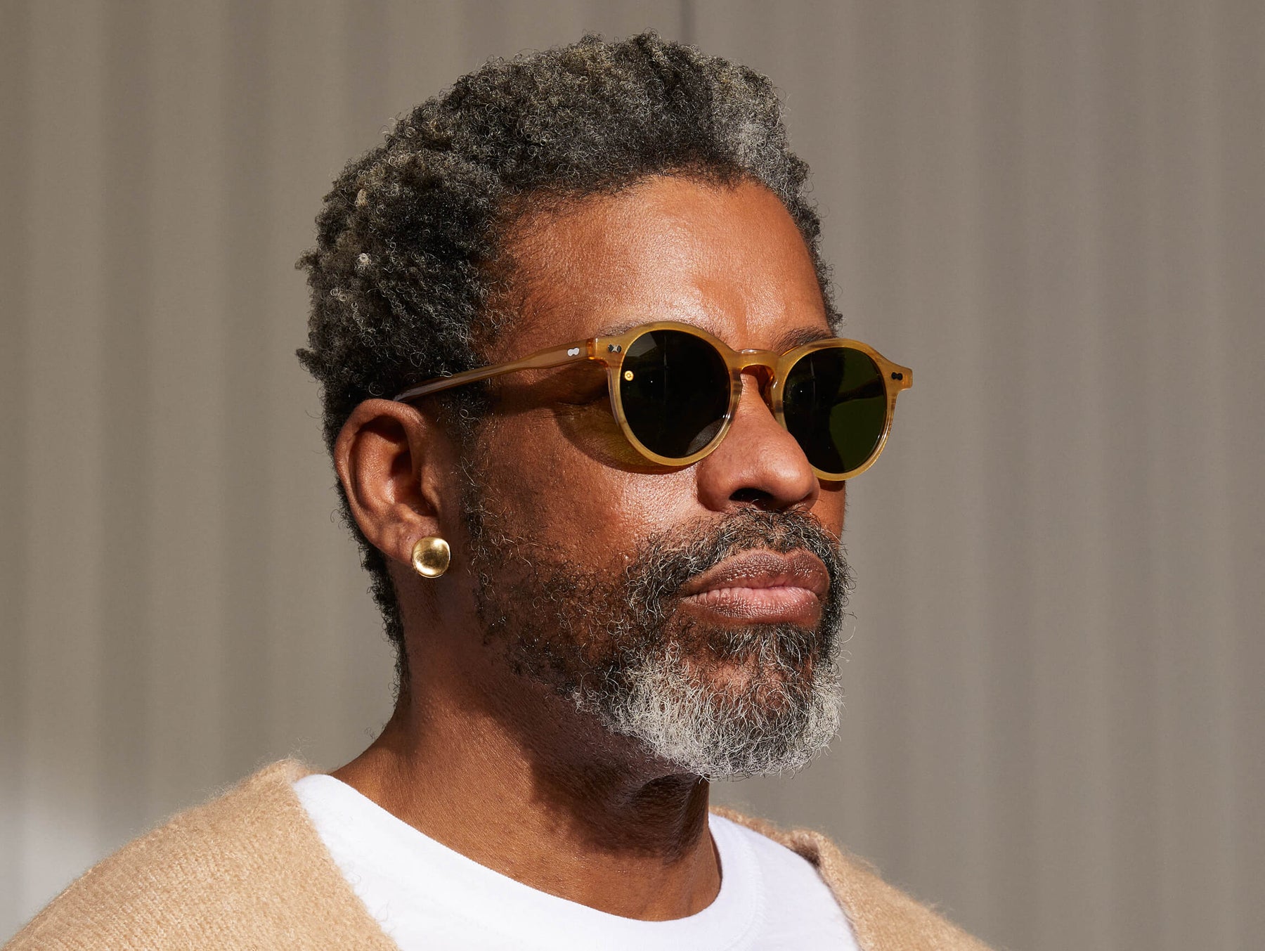 Model is wearing The MILTZEN SUN in Blonde in size 49 with Calibar Green Glass Lenses Model is wearing The MILTZEN SUN in Blonde in size 49 with Calibar Green Glass Lenses