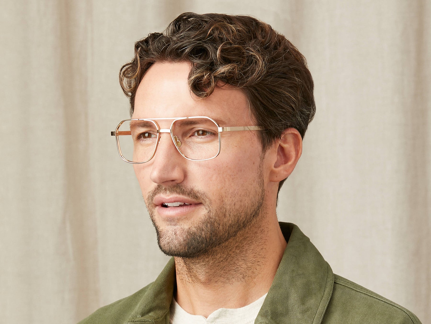 Model is wearing The MINGLE in size 57 in Gold Model is wearing The MINGLE in size 57 in Gold