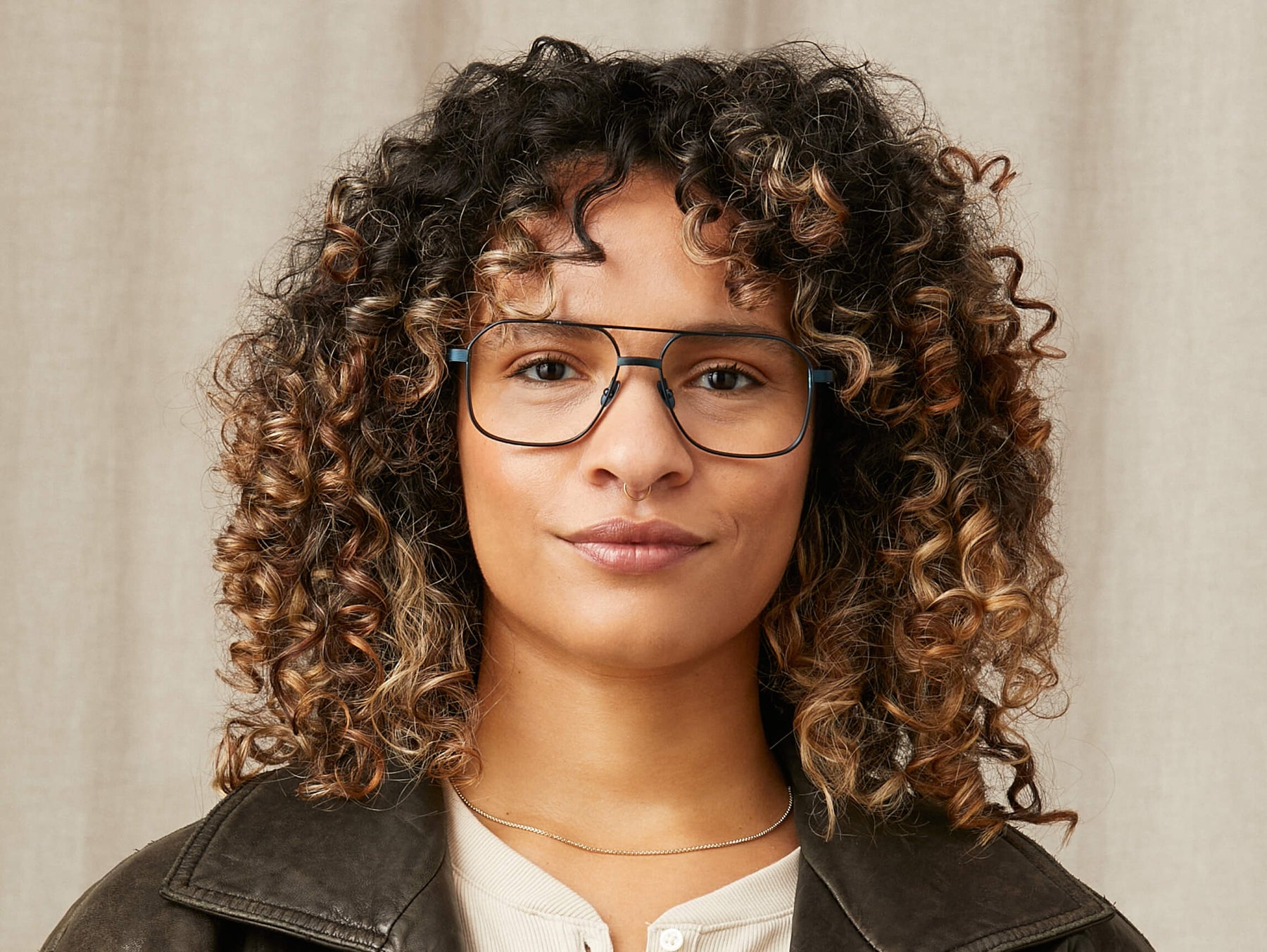 Model is wearing The MINGLE in size 57 in Navy Model is wearing The MINGLE in size 57 in Navy