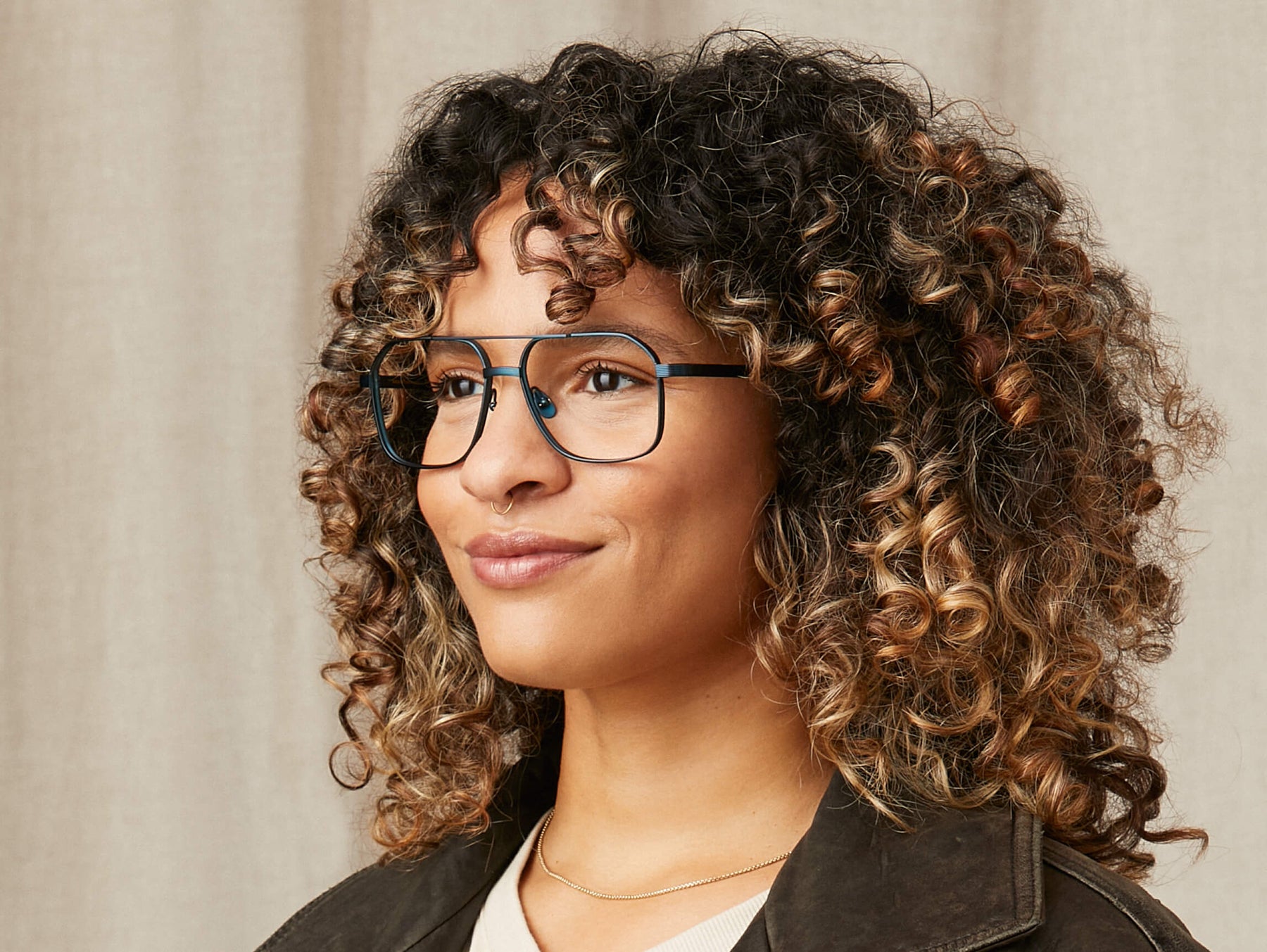 Model is wearing The MINGLE in size 57 in Navy Model is wearing The MINGLE in size 57 in Navy