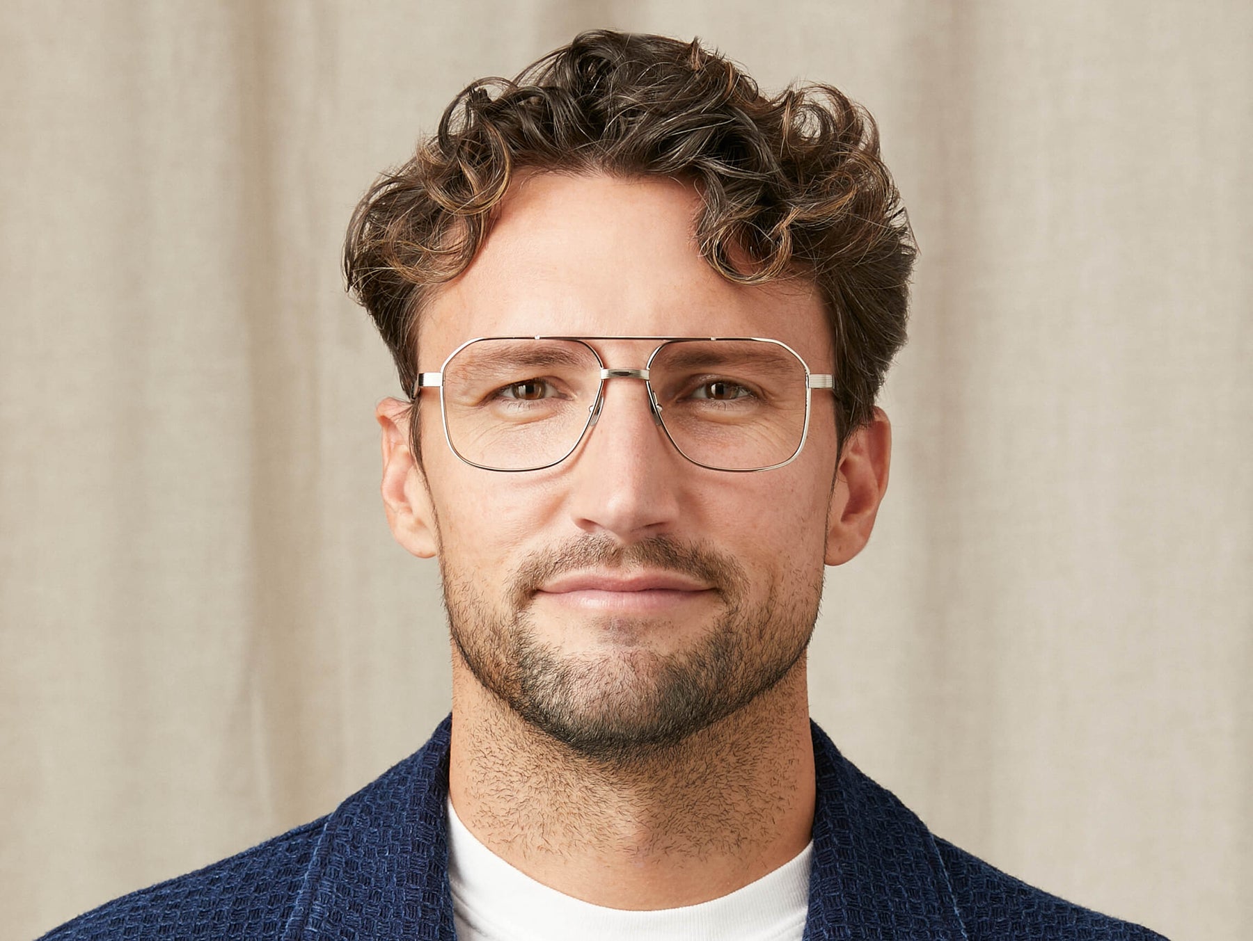 Model is wearing The MINGLE in size 57 in Silver Model is wearing The MINGLE in size 57 in Silver