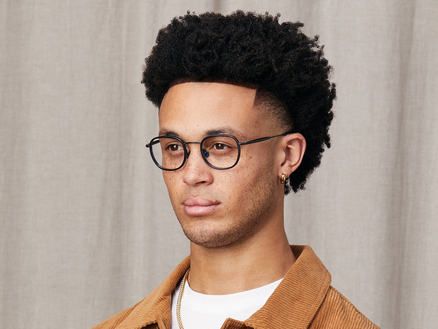 Model is wearing The MOSHA in size 46 in Navy/Navy Model is wearing The MOSHA in size 46 in Navy/Navy