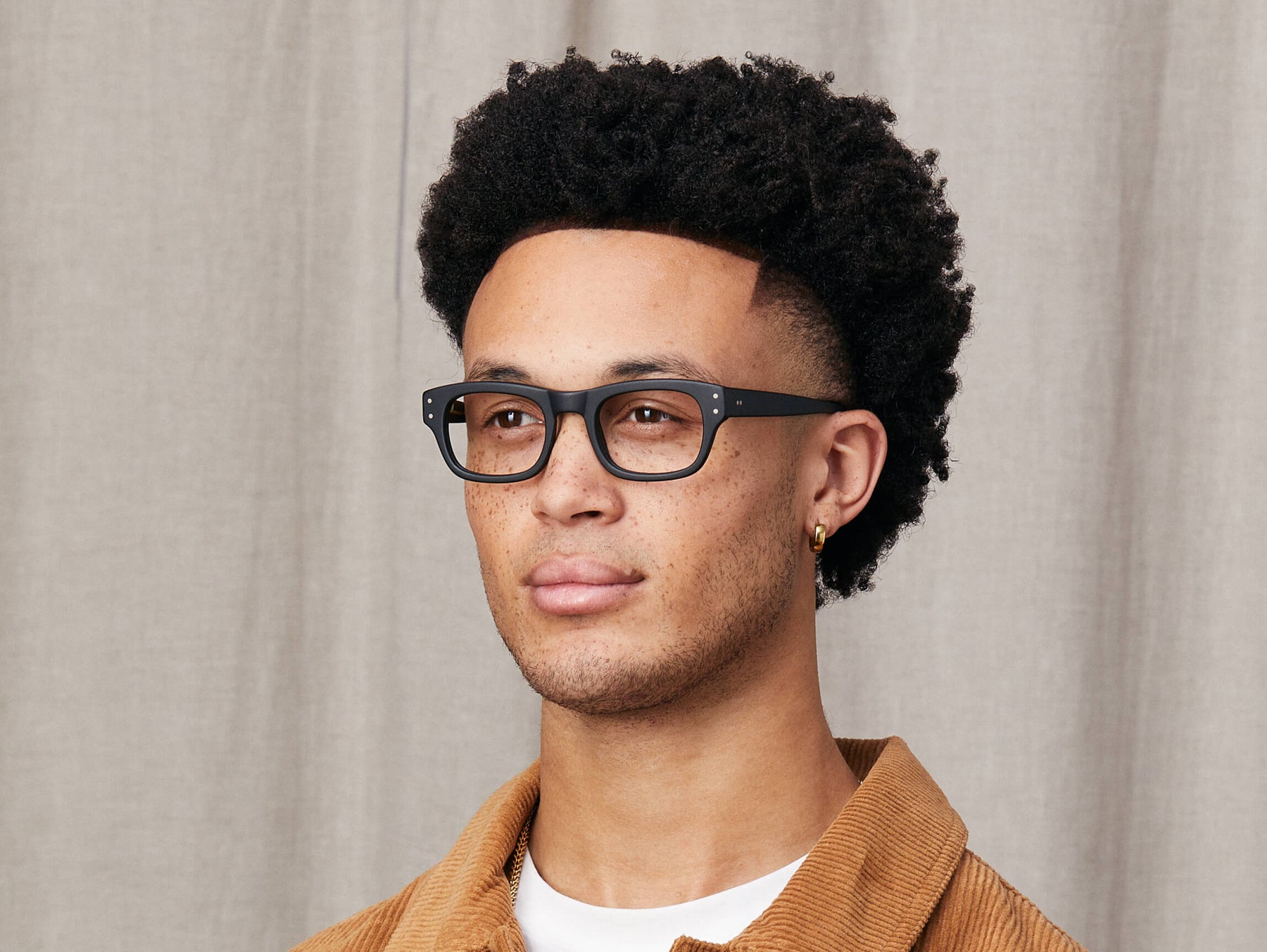 Model is wearing The NEBB in size 48 in Matte Black Model is wearing The NEBB in size 48 in Matte Black