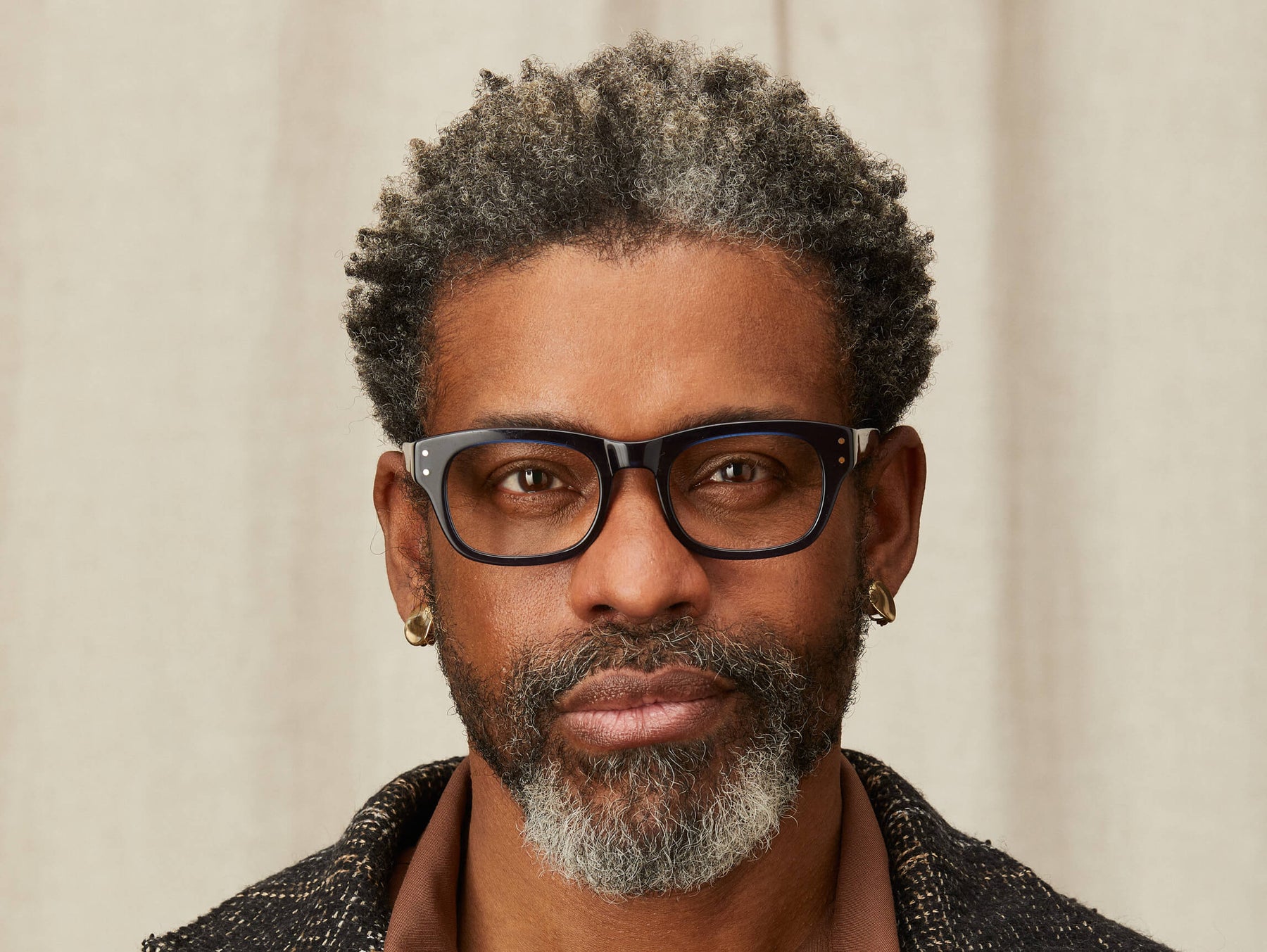 Model is wearing The NEBB in size 51 in Navy Model is wearing The NEBB in size 51 in Navy