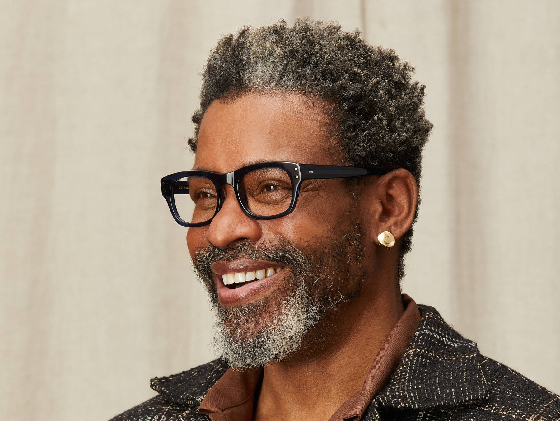 Model is wearing The NEBB in size 51 in Navy Model is wearing The NEBB in size 51 in Navy