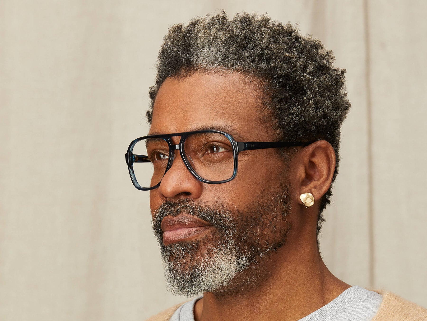 Model is wearing The SHEISTER in size 57 in Ink Model is wearing The SHEISTER in size 57 in Ink