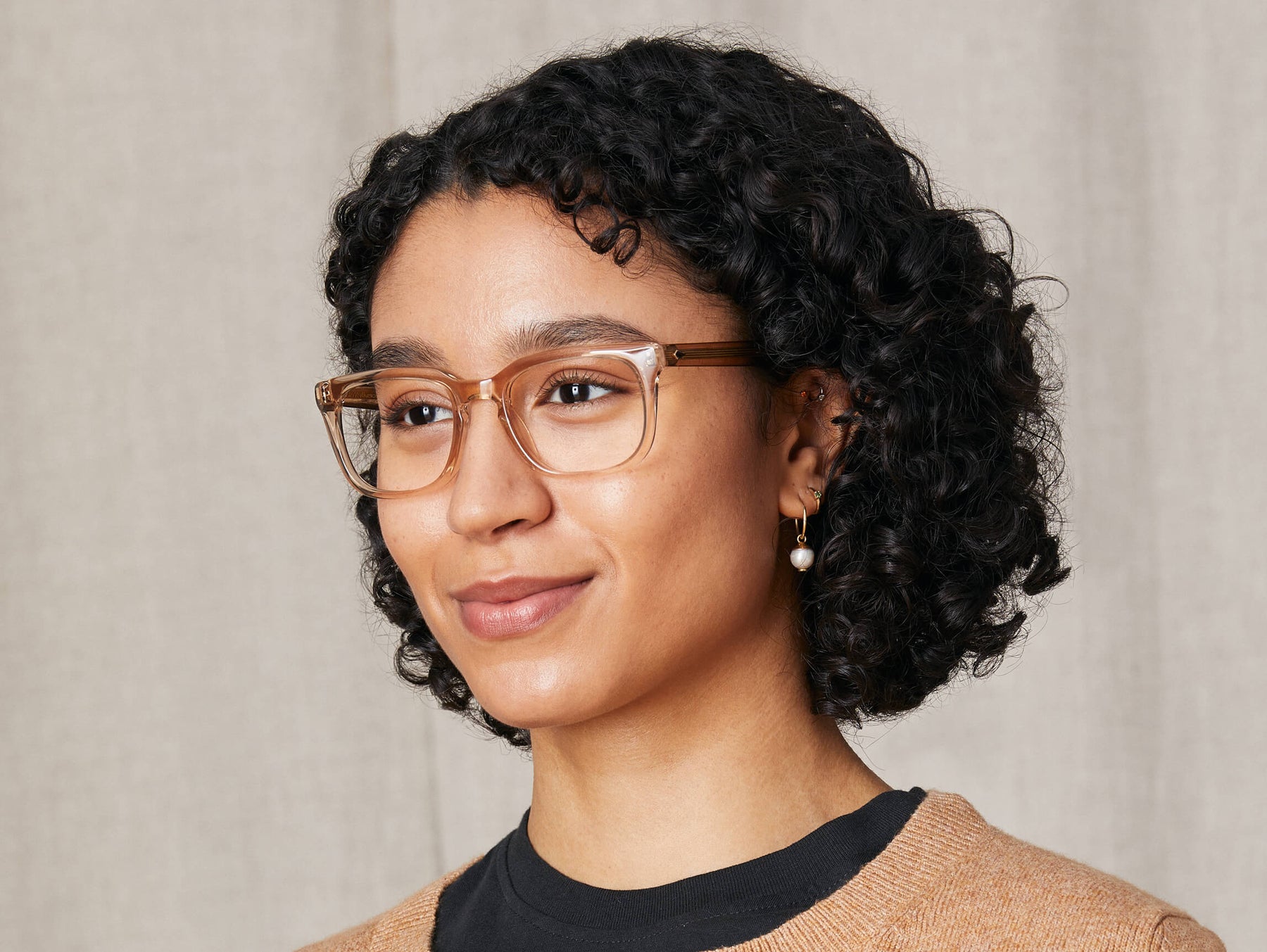 Model is wearing The SHIDDOCK in size 52 in Cinnamon Model is wearing The SHIDDOCK in size 52 in Cinnamon