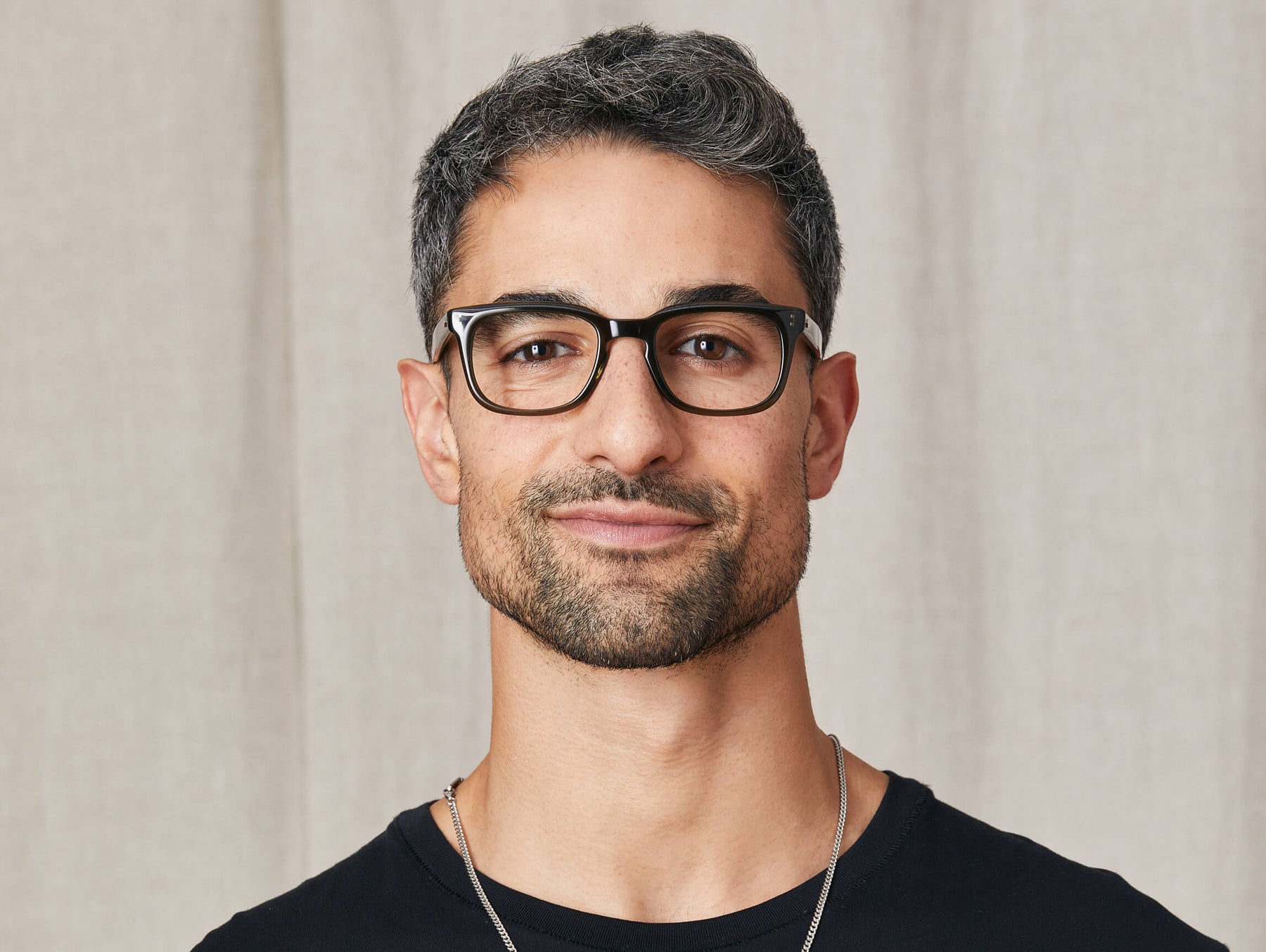 Model is wearing The SHIDDOCK in size 49 in Dark Green Model is wearing The SHIDDOCK in size 49 in Dark Green