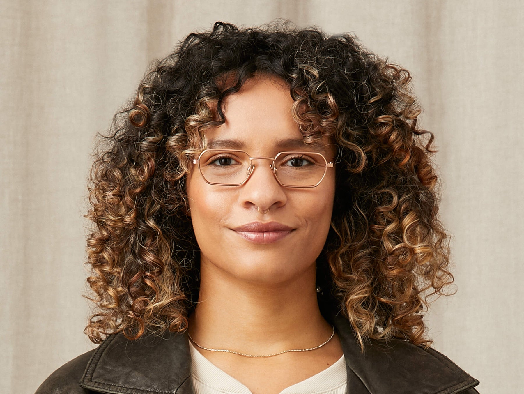 Model is wearing The SHMOOZ in size 48 in Rose Model is wearing The SHMOOZ in size 48 in Rose