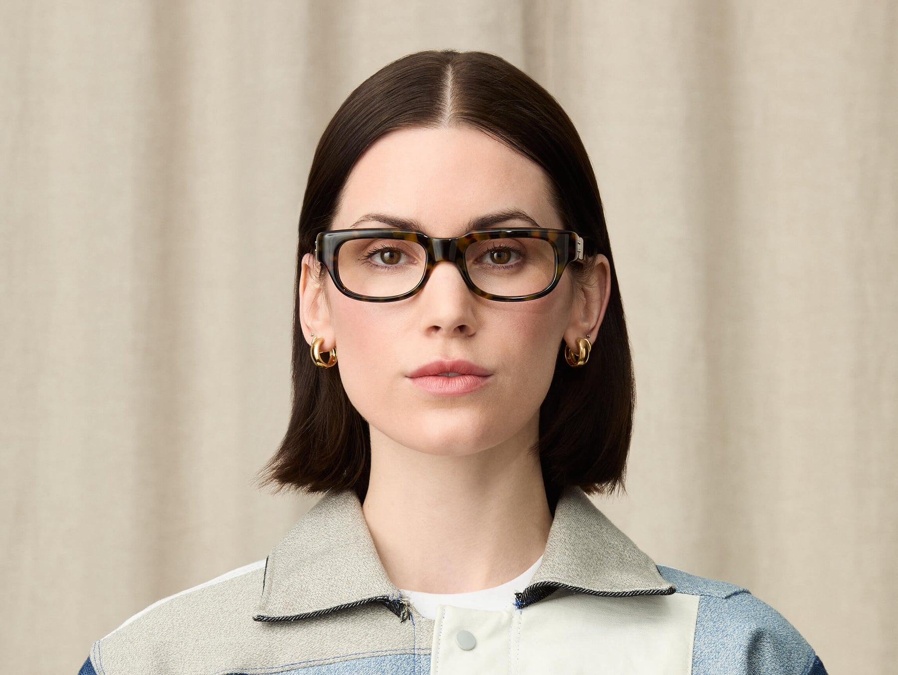 Model in wearing The SHTUP in size 51 in Tortoise Model in wearing The SHTUP in size 51 in Tortoise