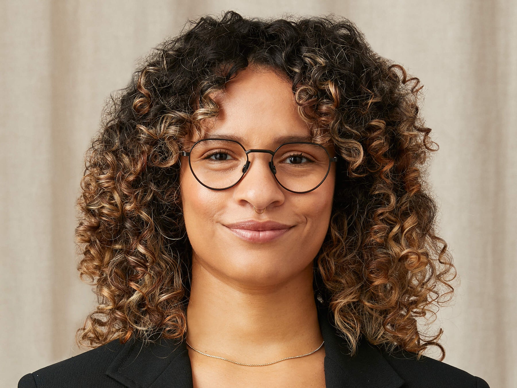 Model is wearing The SMENDRIK in size 51 in Black Model is wearing The SMENDRIK in size 51 in Black