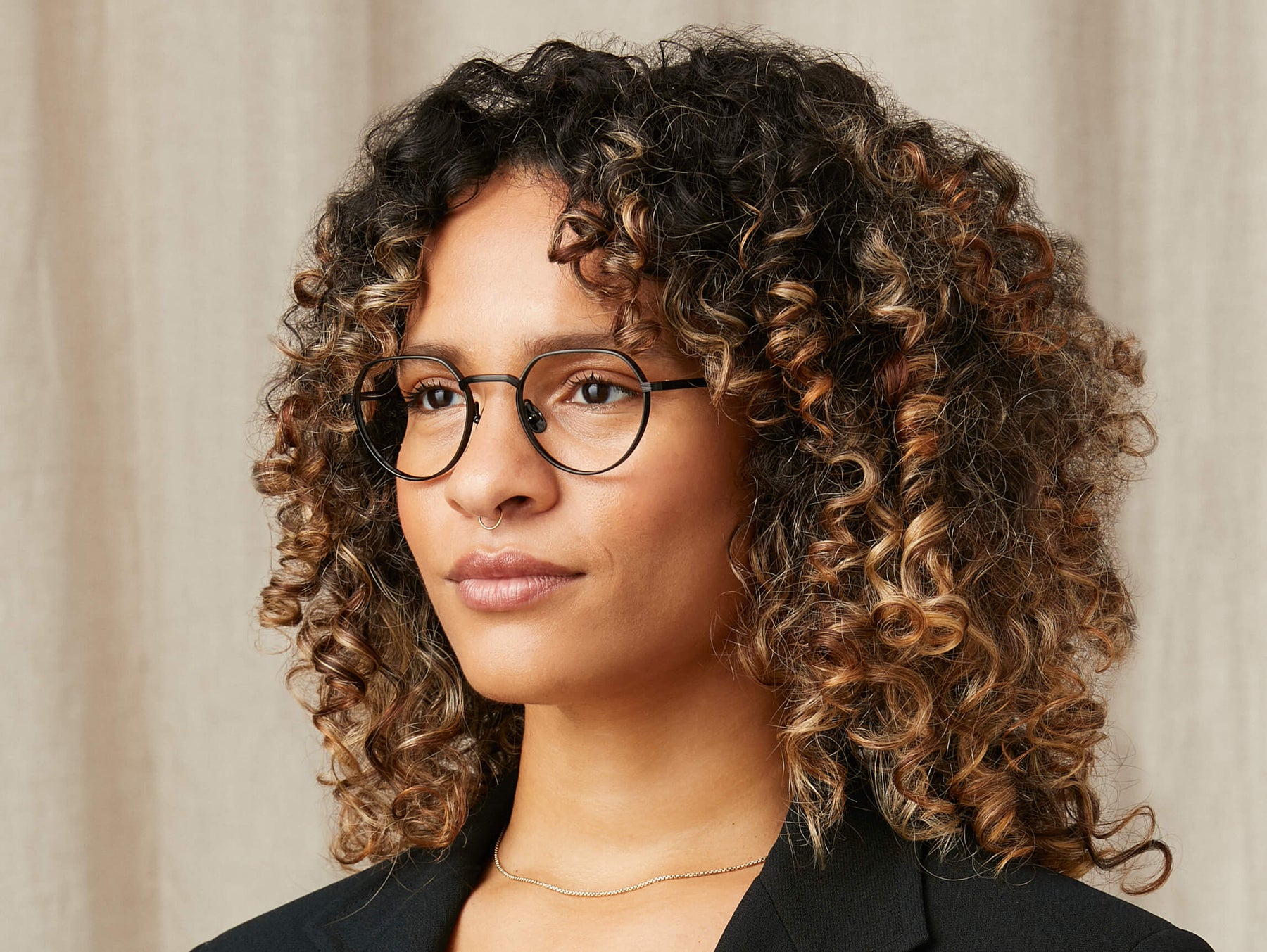 Model is wearing The SMENDRIK in size 51 in Black Model is wearing The SMENDRIK in size 51 in Black