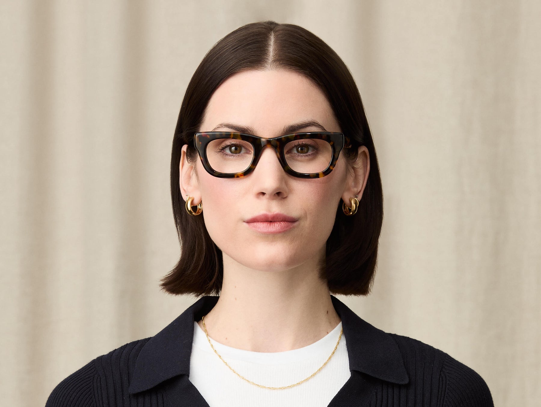 Model is wearing The SPILKES in size 45 in Tortoise Model is wearing The SPILKES in size 45 in Tortoise