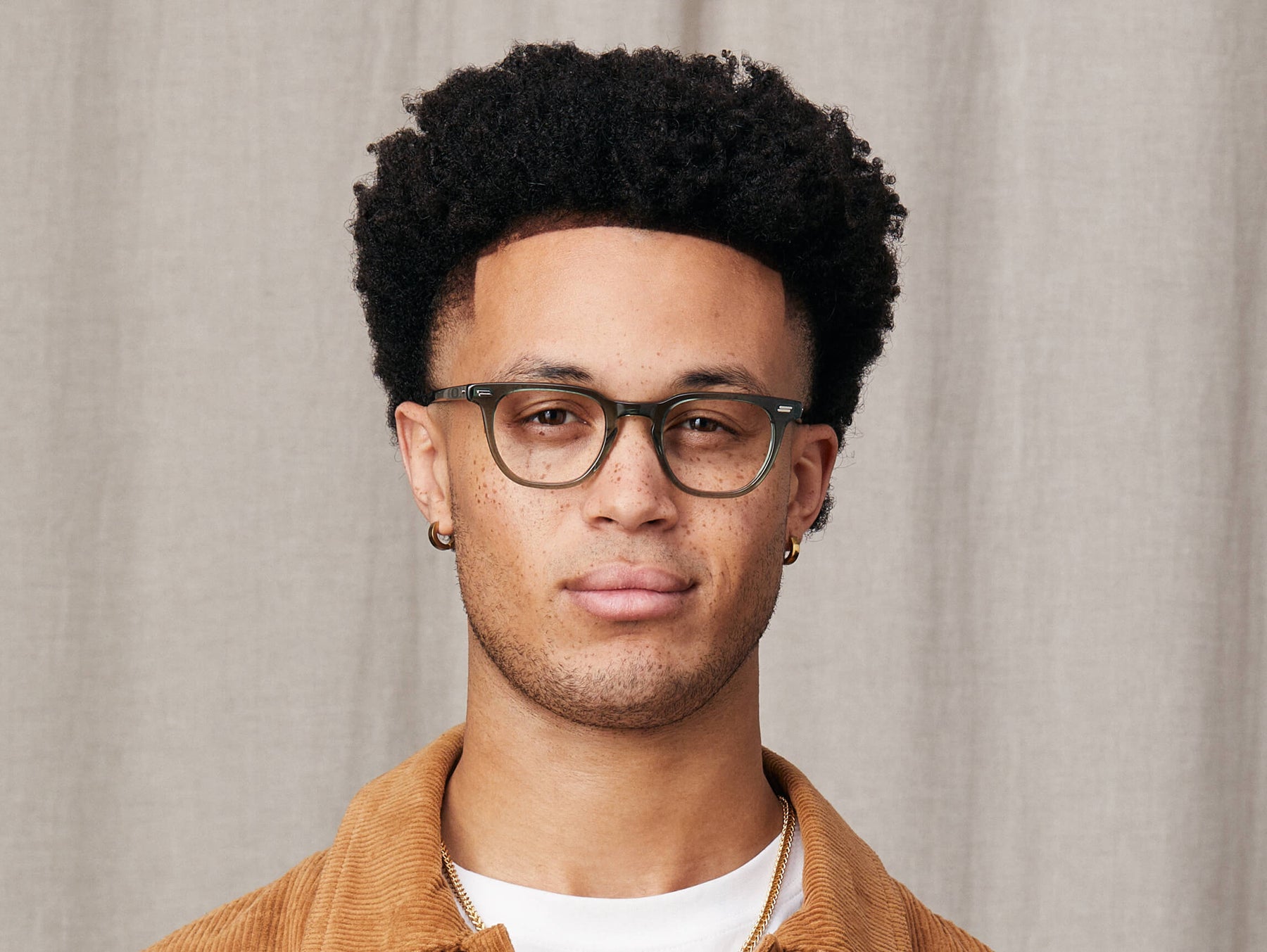 Model is wearing The TATAH in size 47 in Pine Model is wearing The TATAH in size 47 in Pine