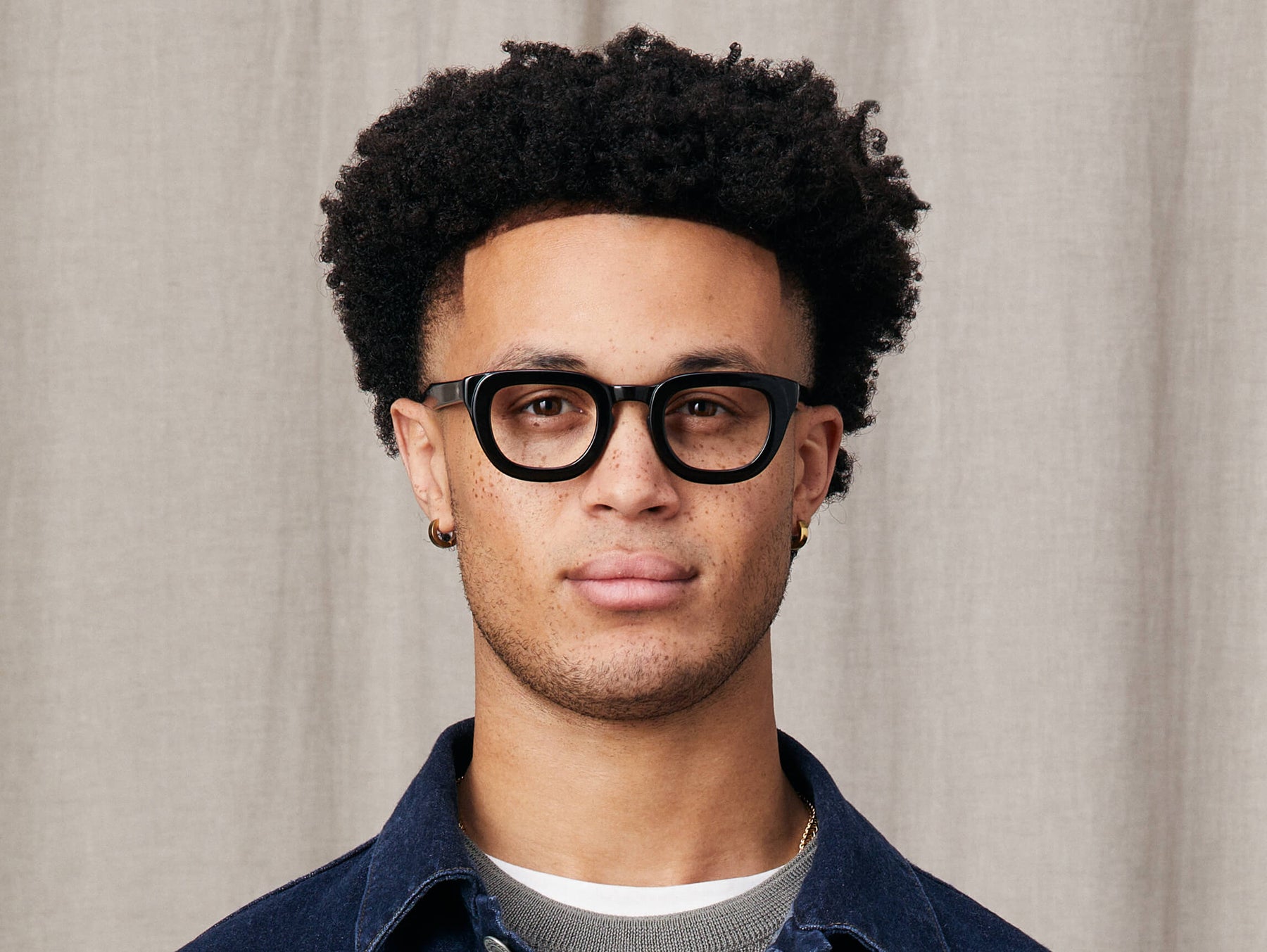 Model is wearing The TELENA in size 44 in Black Model is wearing The TELENA in size 44 in Black