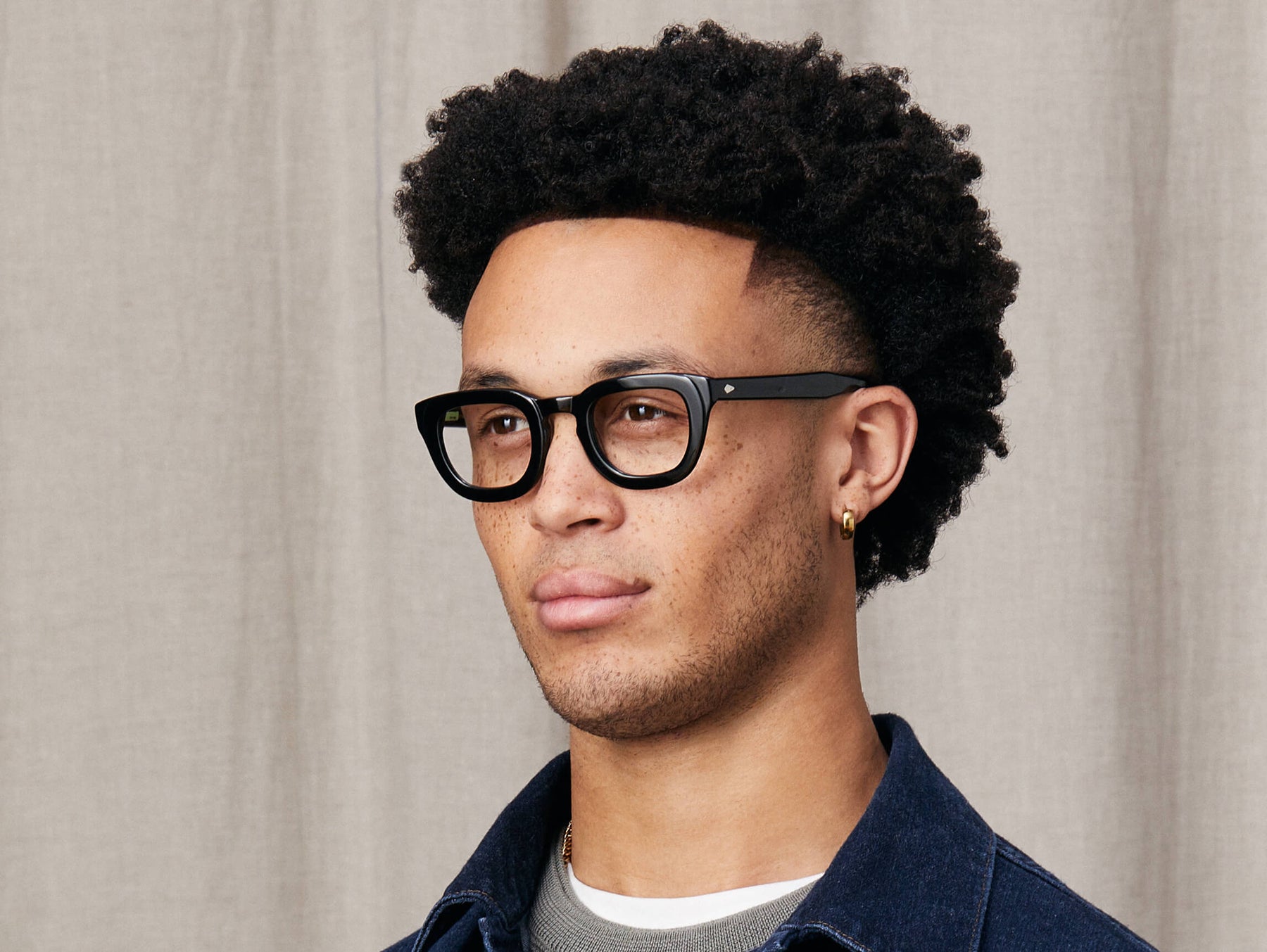 Model is wearing The TELENA in size 44 in Black Model is wearing The TELENA in size 44 in Black