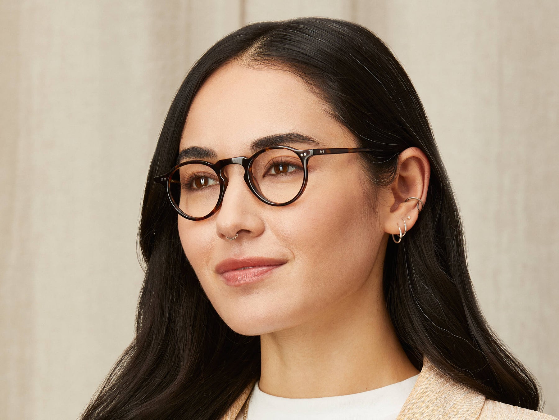 Model is wearing The TUCHUS in size 42 in Tortoise Model is wearing The TUCHUS in size 42 in Tortoise