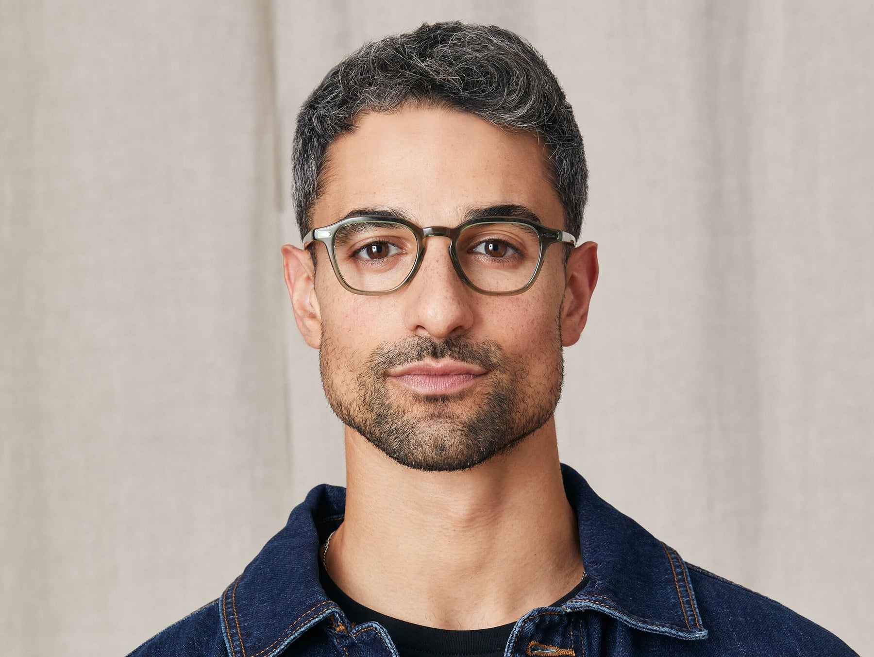 Model is wearing The VANTZ in size 47 in Pine Model is wearing The VANTZ in size 47 in Pine