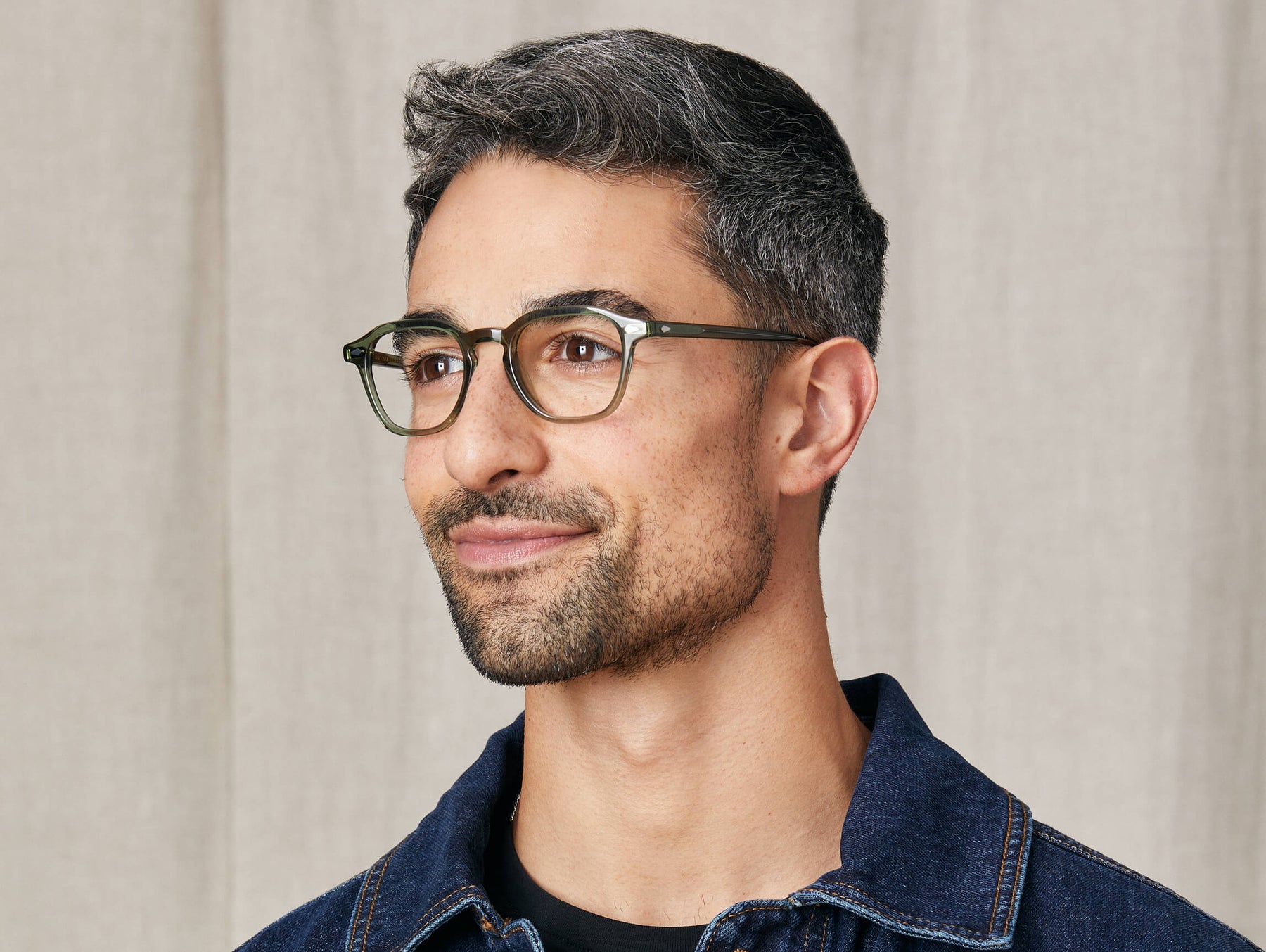 Model is wearing The VANTZ in size 47 in Pine Model is wearing The VANTZ in size 47 in Pine