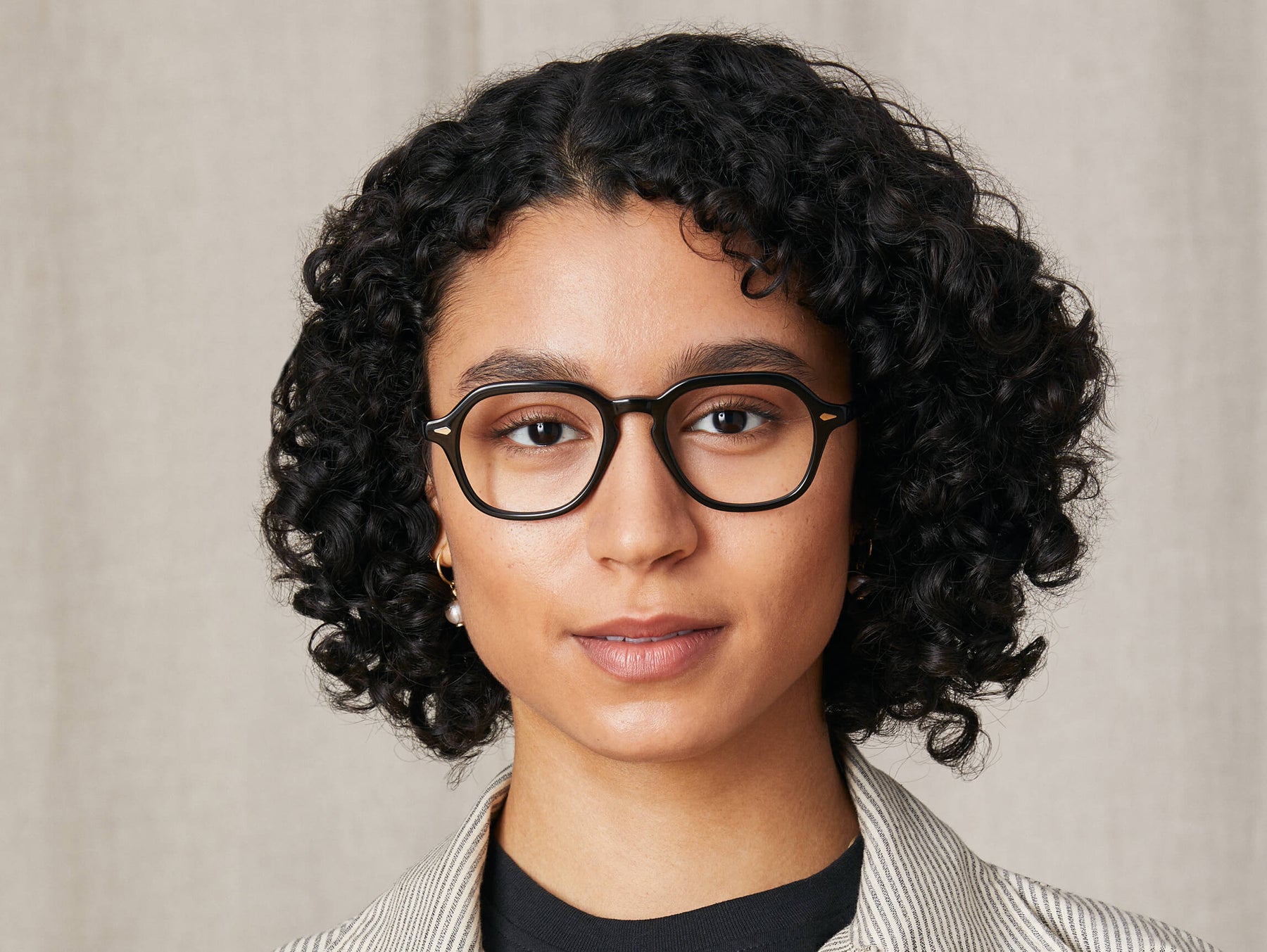 Model is wearing The YENEM in size 50 in Black Model is wearing The YENEM in size 50 in Black