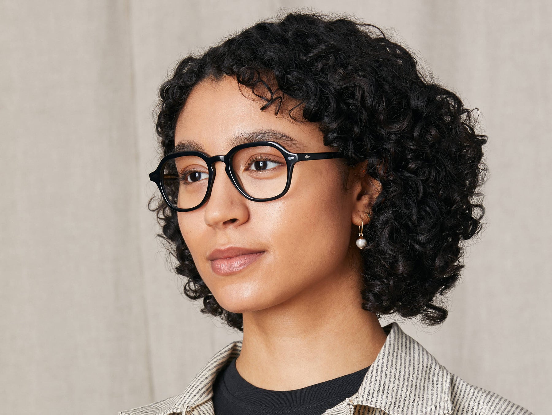 Model is wearing The YENEM in size 50 in Black Model is wearing The YENEM in size 50 in Black