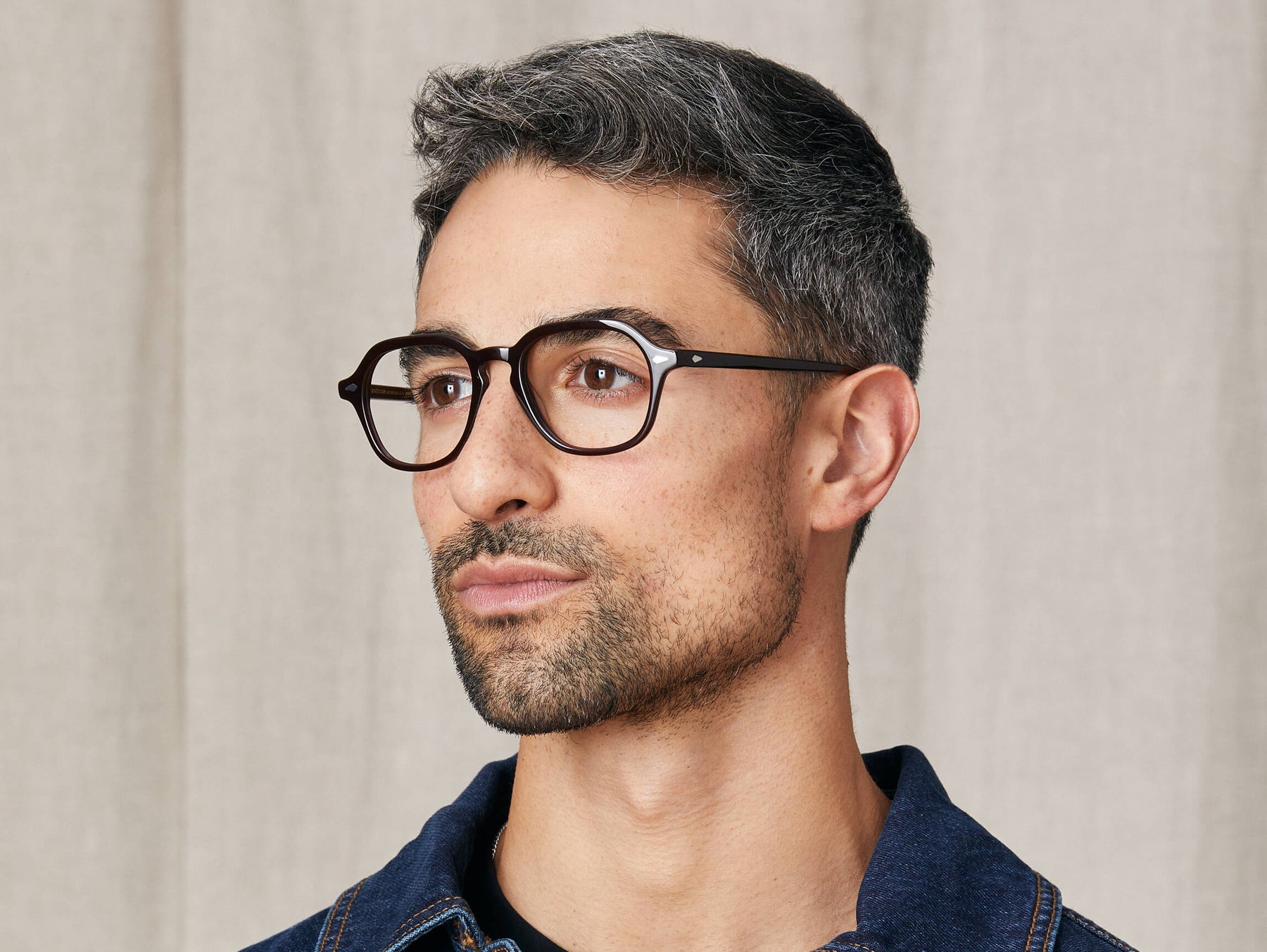 Model is wearing The YENEM in size 50 in Dark Brown Model is wearing The YENEM in size 50 in Dark Brown