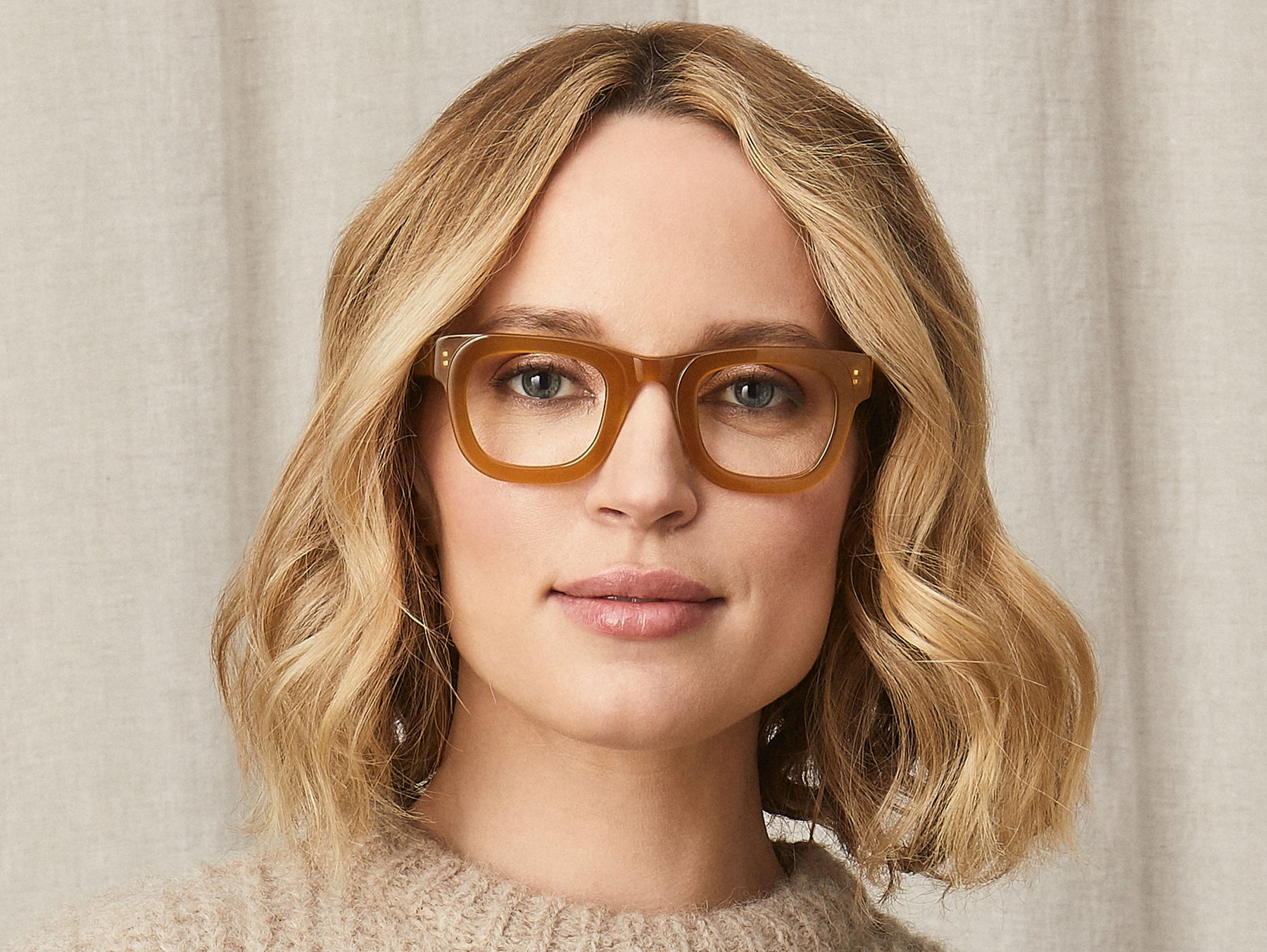 Model is wearing The FRITZ in size 44 in Butterscotch Model is wearing The FRITZ in size 44 in Butterscotch