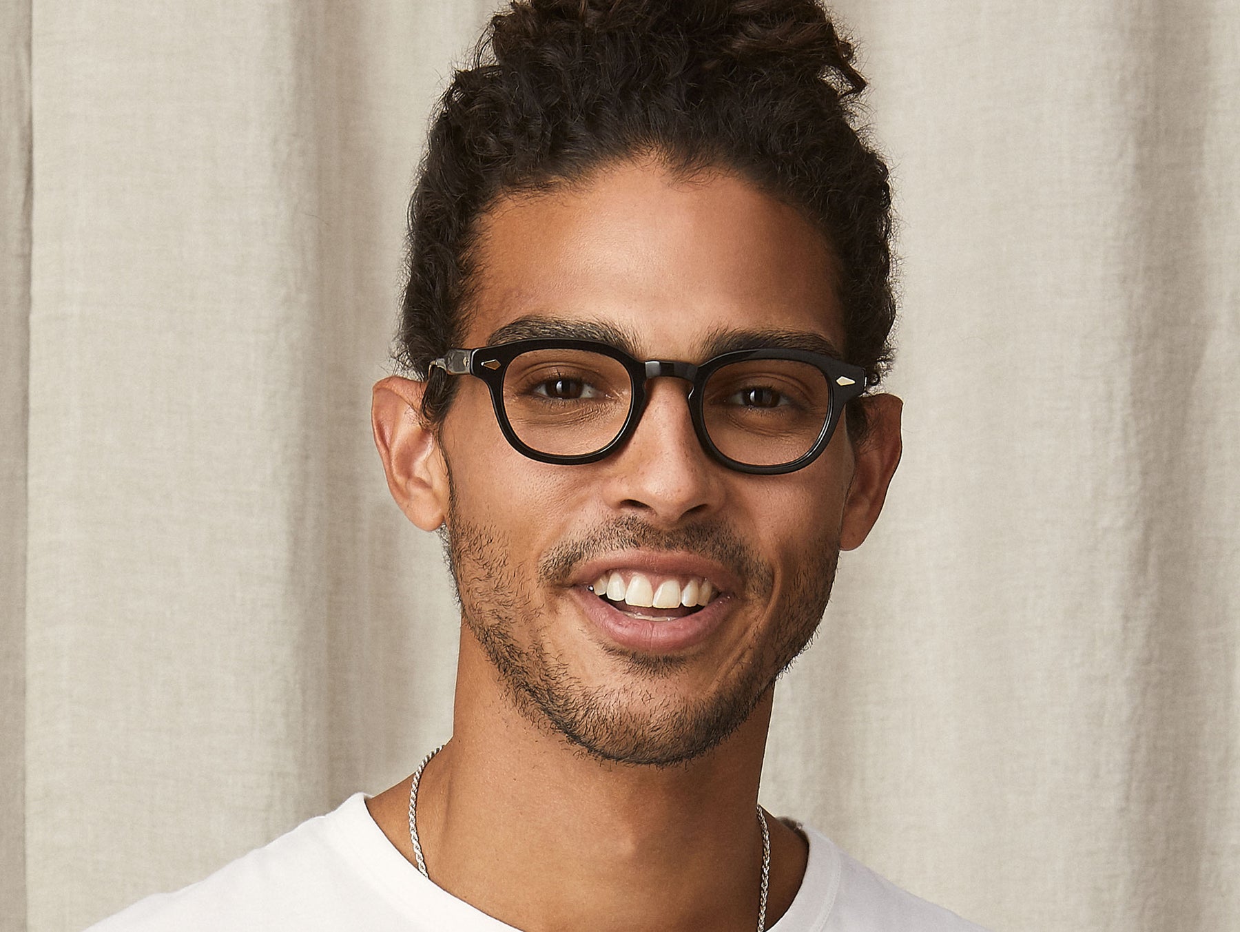 Model is wearing The LEMTOSH-TT-SE in size 46 in Black/Gold Model is wearing The LEMTOSH-TT-SE in size 46 in Black/Gold