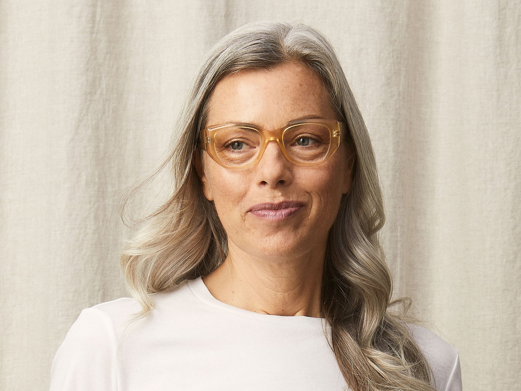 Model is wearing The ARBITA in size 47 in Champagne Model is wearing The ARBITA in size 47 in Champagne