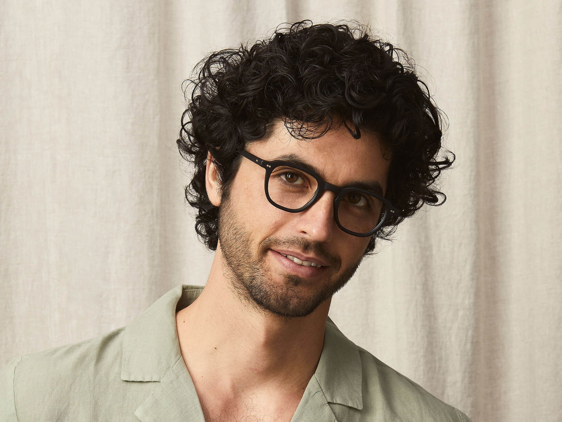 Model is wearing The BILLIK in size 47 in Black Model is wearing The BILLIK in size 47 in Black