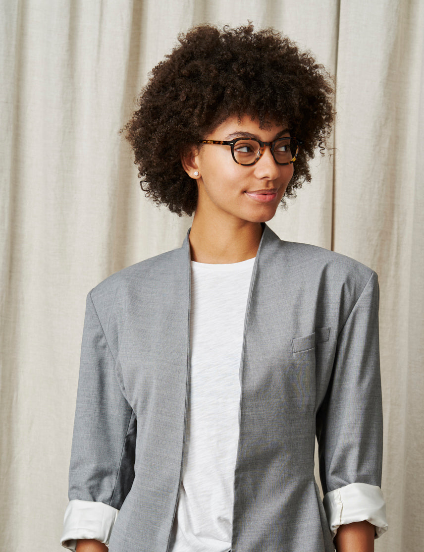 Model is wearing The BILLIK in size 47 in Classic Havana Model is wearing The BILLIK in size 47 in Classic Havana