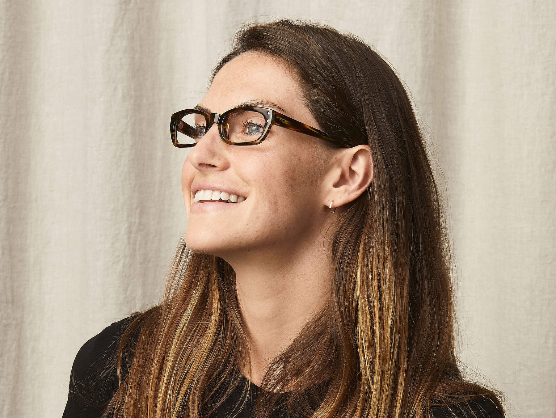 Model is wearing The BISSLE in size 48 in Amber Stripe Model is wearing The BISSLE in size 48 in Amber Stripe