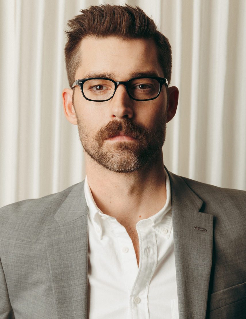 Model is wearing The BRANDON in size 50 in Black Model is wearing The BRANDON in size 50 in Black