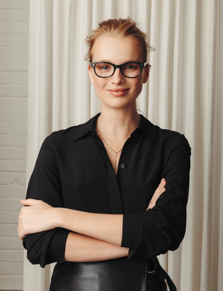 Model is wearing The BREN in size 51 in Black Model is wearing The BREN in size 51 in Black