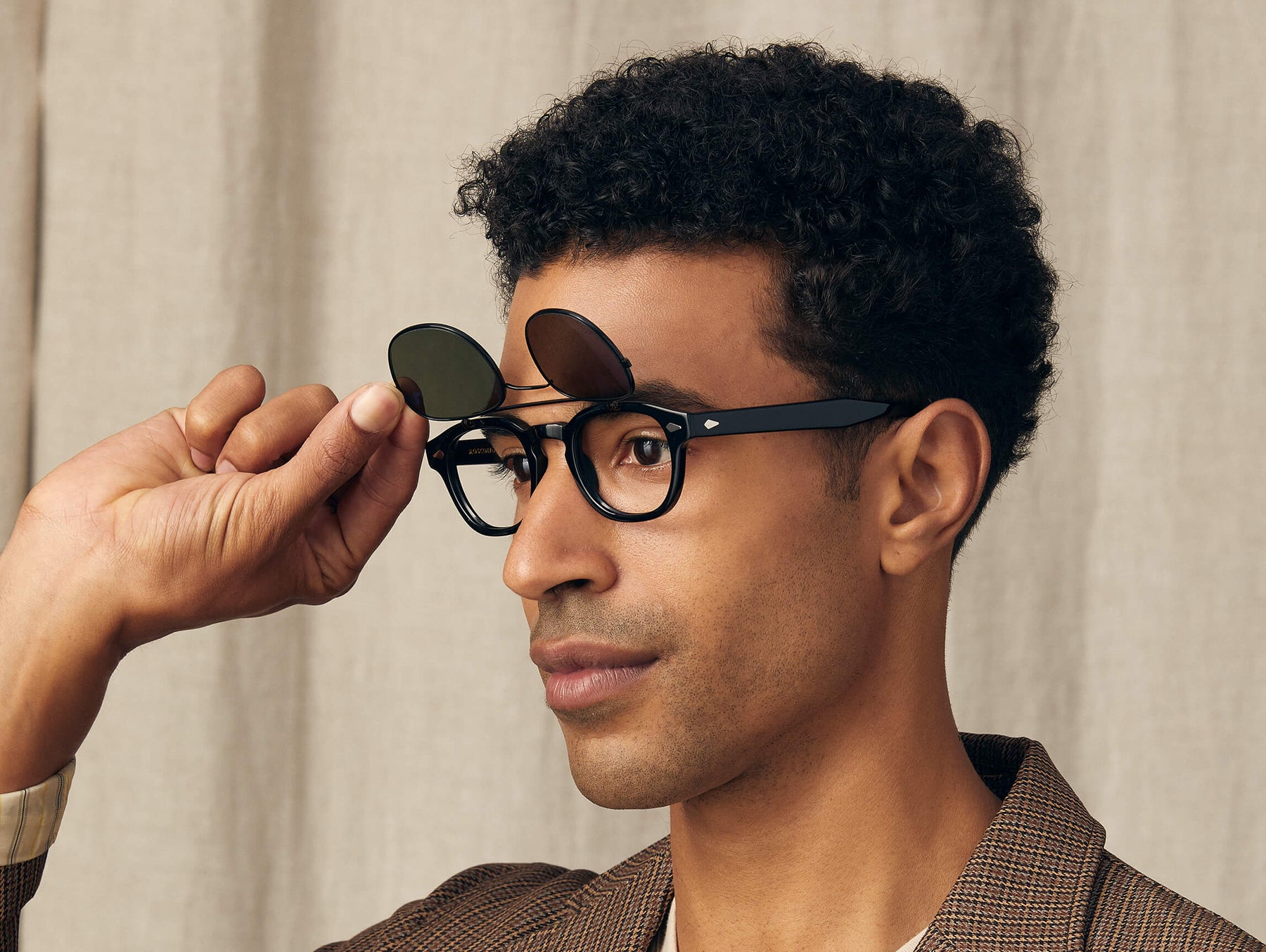 Model is wearing The FLIPTOSH in Black in size 46 with G-15 Flip Lenses Model is wearing The FLIPTOSH in Black in size 46 with G-15 Flip Lenses