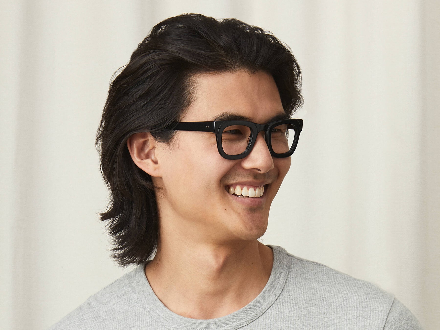 Model is wearing The FRITZ in size 44 in Black Model is wearing The FRITZ in size 44 in Black