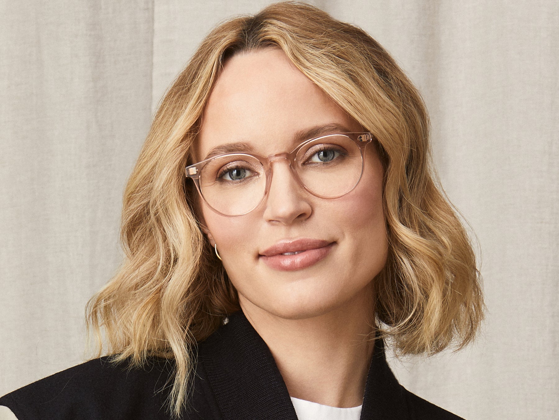 Model is wearing The GOLDA in size 49 in Burnt Rose Model is wearing The GOLDA in size 49 in Burnt Rose