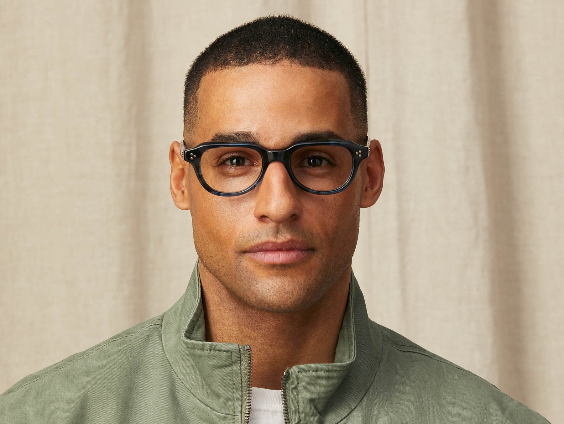 Model is wearing The GOOLAH in size 50 in Ink Model is wearing The GOOLAH in size 50 in Ink